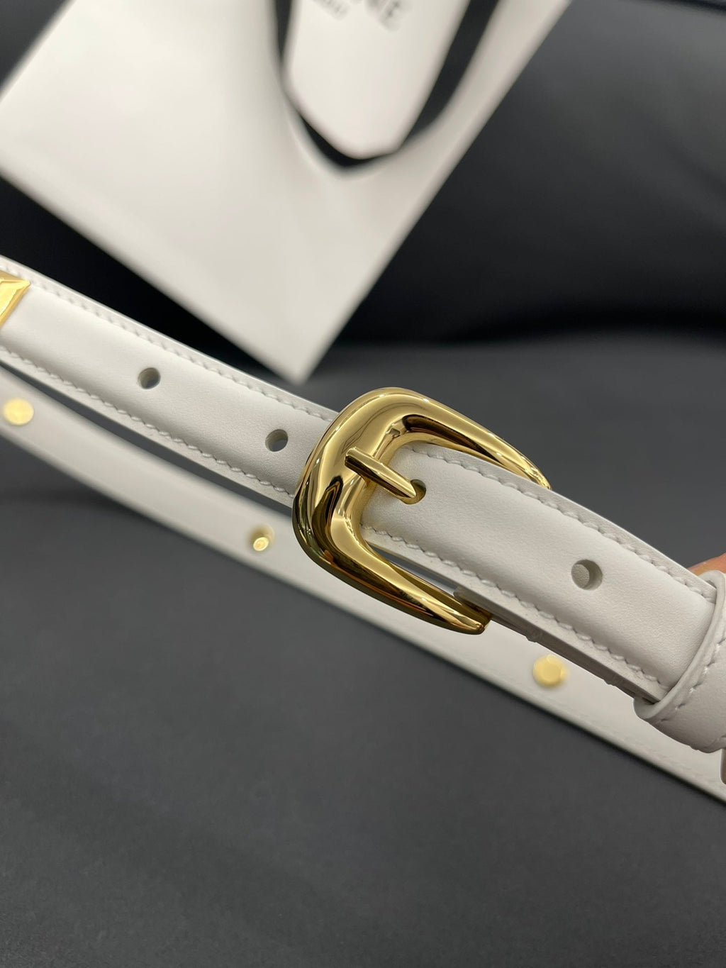 CELINE CL SMALL 18 MM TRIOMPHE BELT IN TAURILLON WHITE LEATHER GOLD HARDWARE