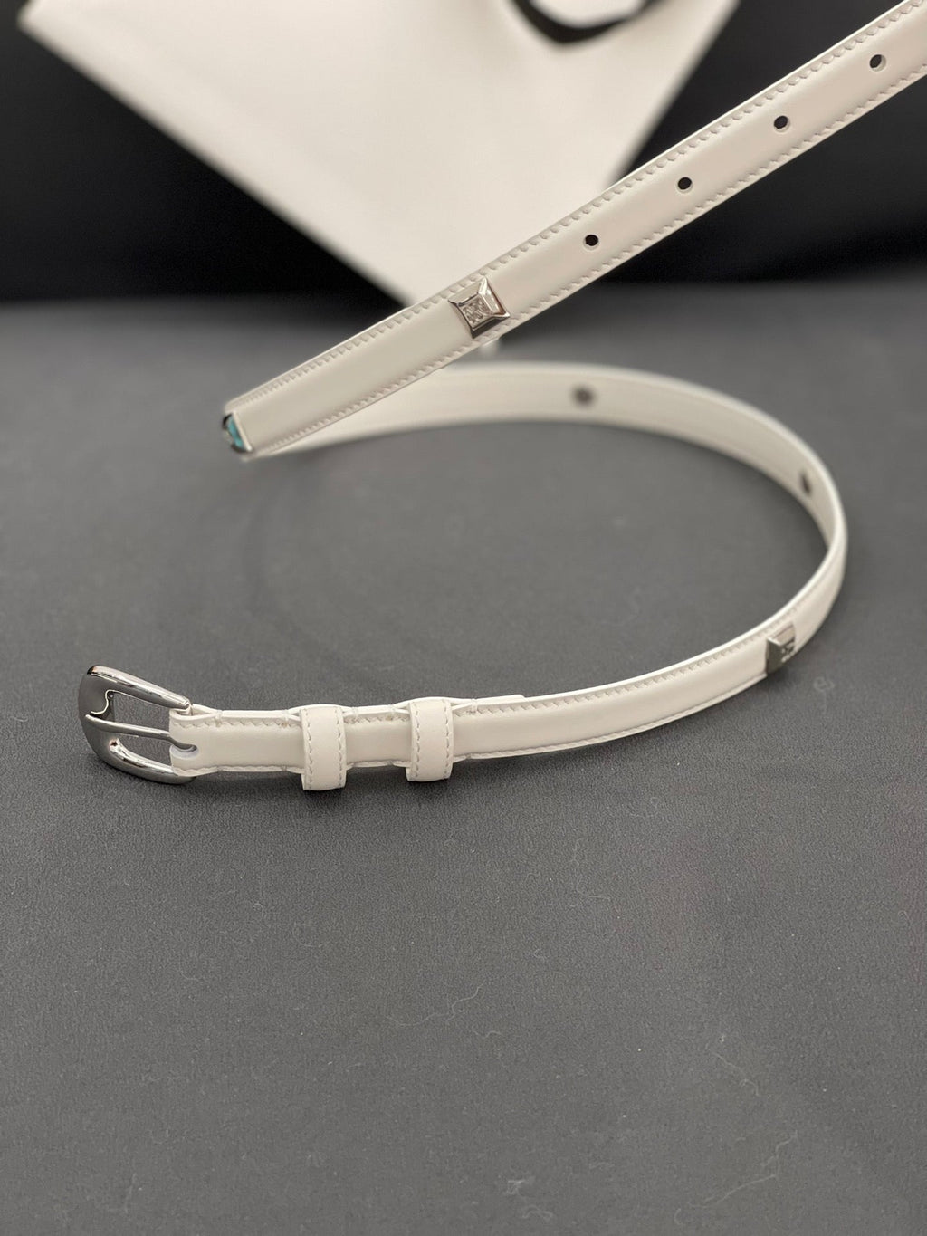 CELINE CL SMALL 18 MM TRIOMPHE BELT IN TAURILLON WHITE LEATHER SILVER HARDWARE