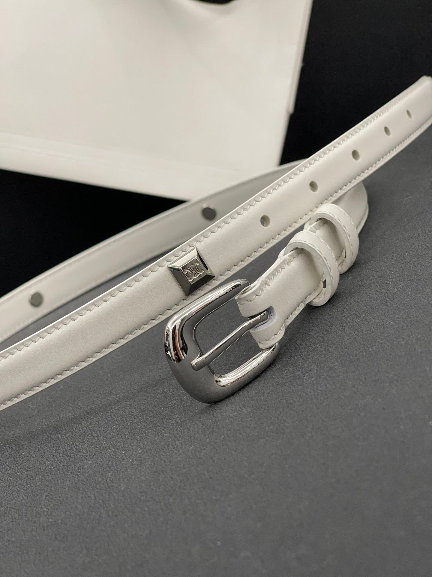 CELINE CL SMALL 18 MM TRIOMPHE BELT IN TAURILLON WHITE LEATHER SILVER HARDWARE