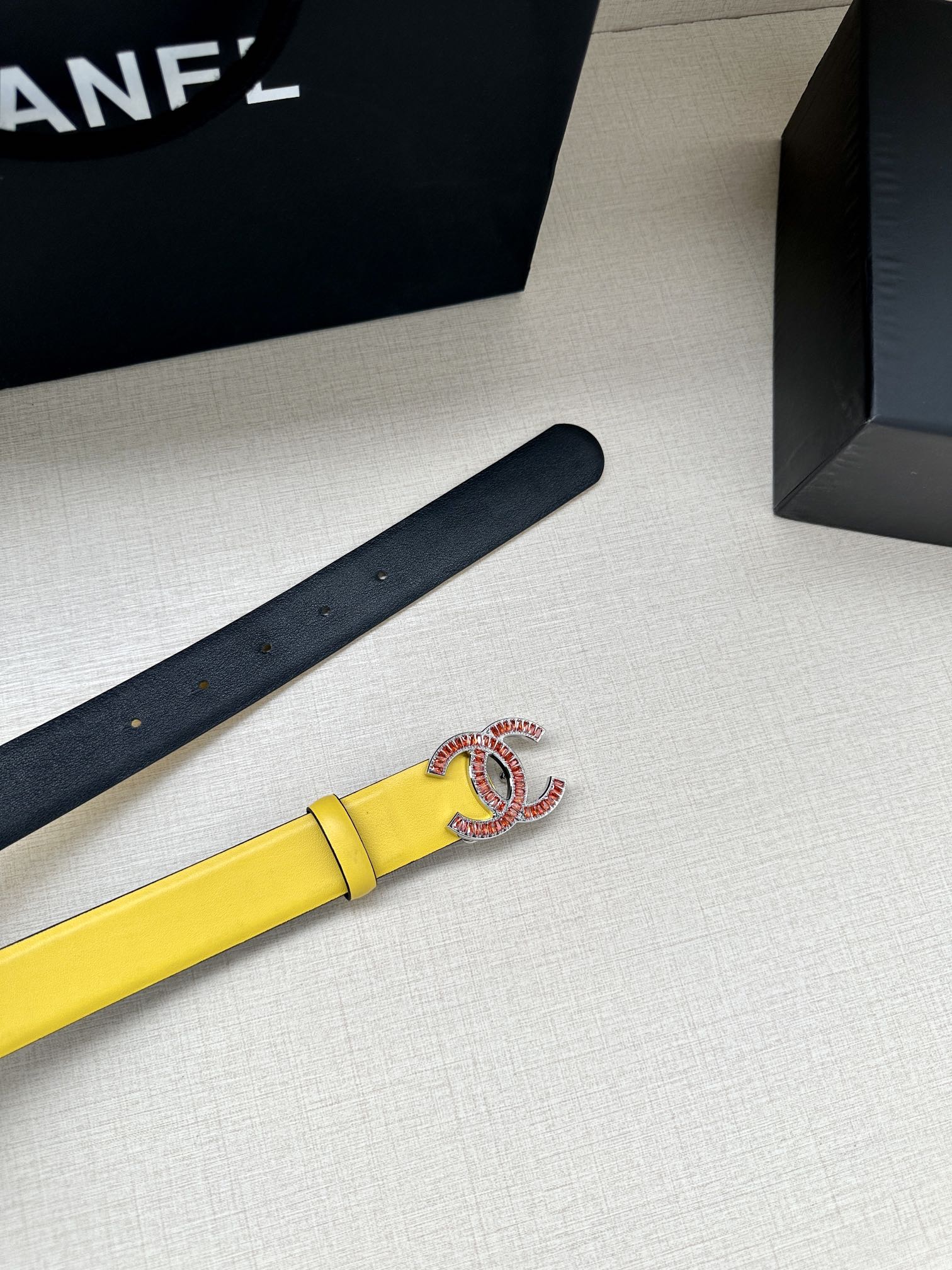 CHANEL 25S BELT 30 MM IN YELLOW CALFSKIN 616967