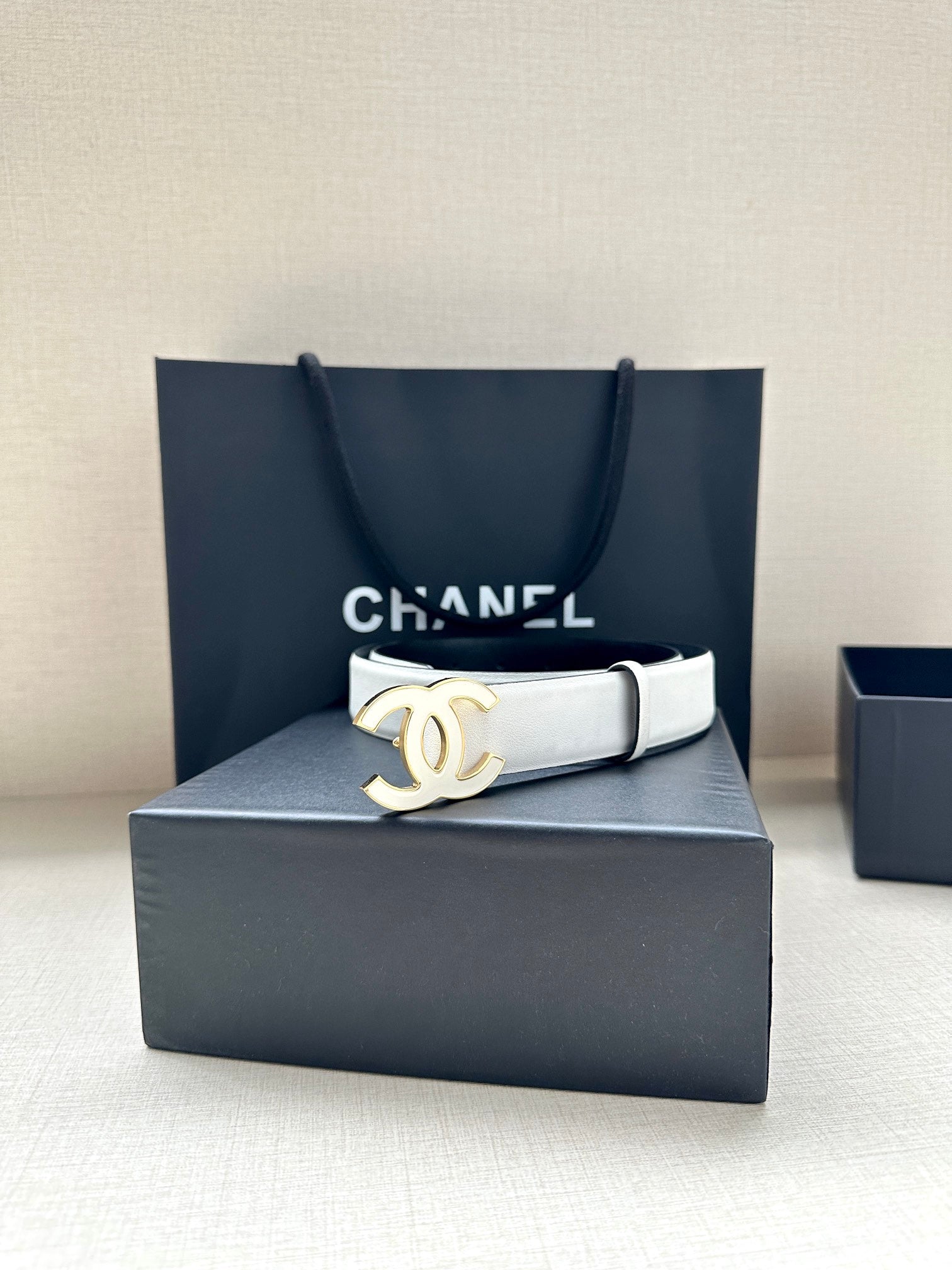 CHANEL 30MM BELT IN FULL WHITE SMOOTH CALFSKIN METAL HARDWARE