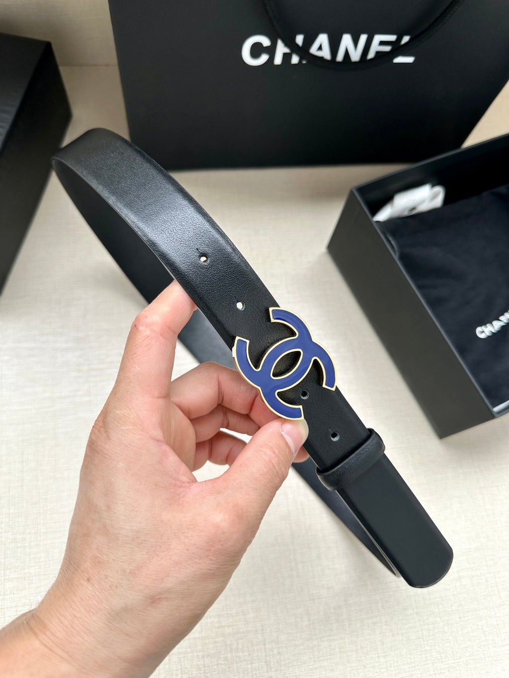 CHANEL 30MM BELT IN BLACK SMOOTH CALFSKIN WITH NAVY BLUE METAL LOGO
