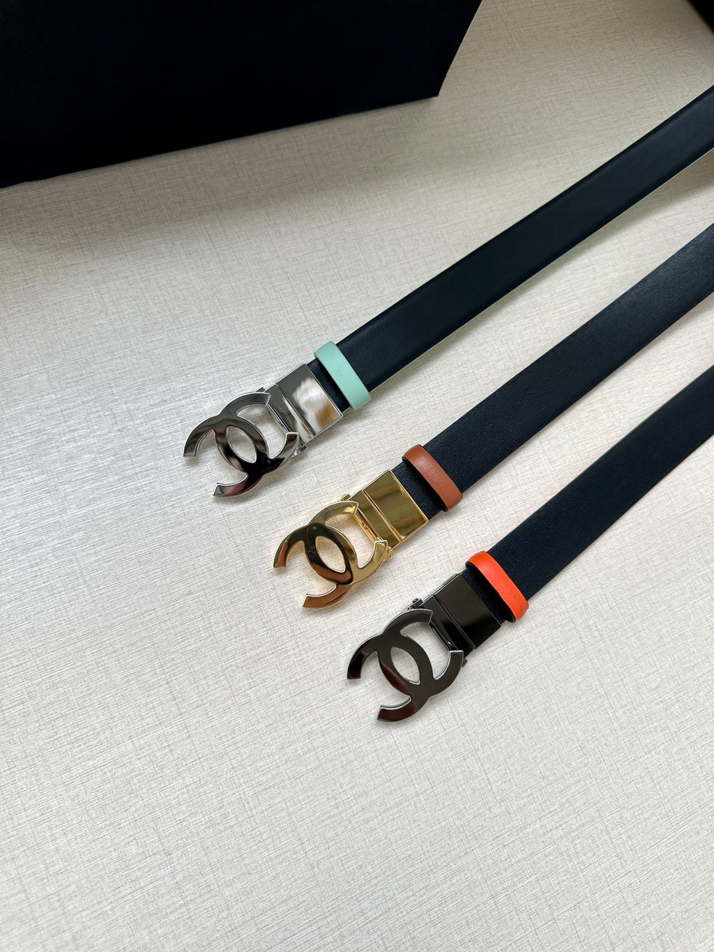 CHANEL 30MM BELT IN GREEN MINT AND BLACK CALFSKIN WITH GOLD HARDWARE