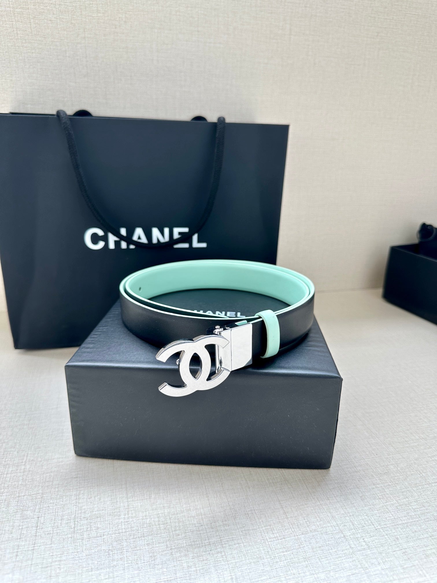 CHANEL 30MM BELT IN GREEN MINT AND BLACK CALFSKIN WITH SILVER HARDWARE