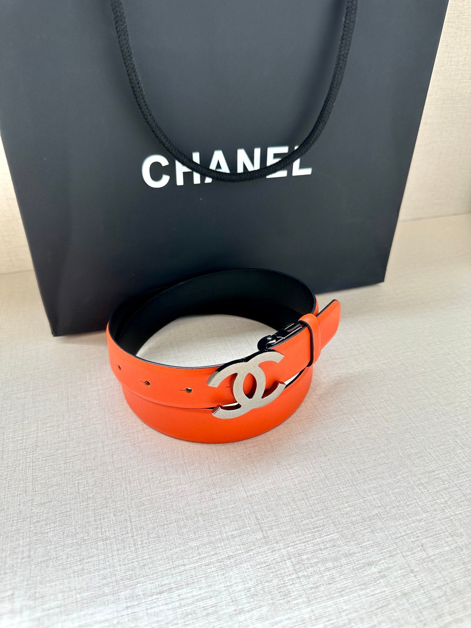 CHANEL 30MM BELT IN FIRE ORANGE AND BLACK CALFSKIN WITH SILVER HARDWARE
