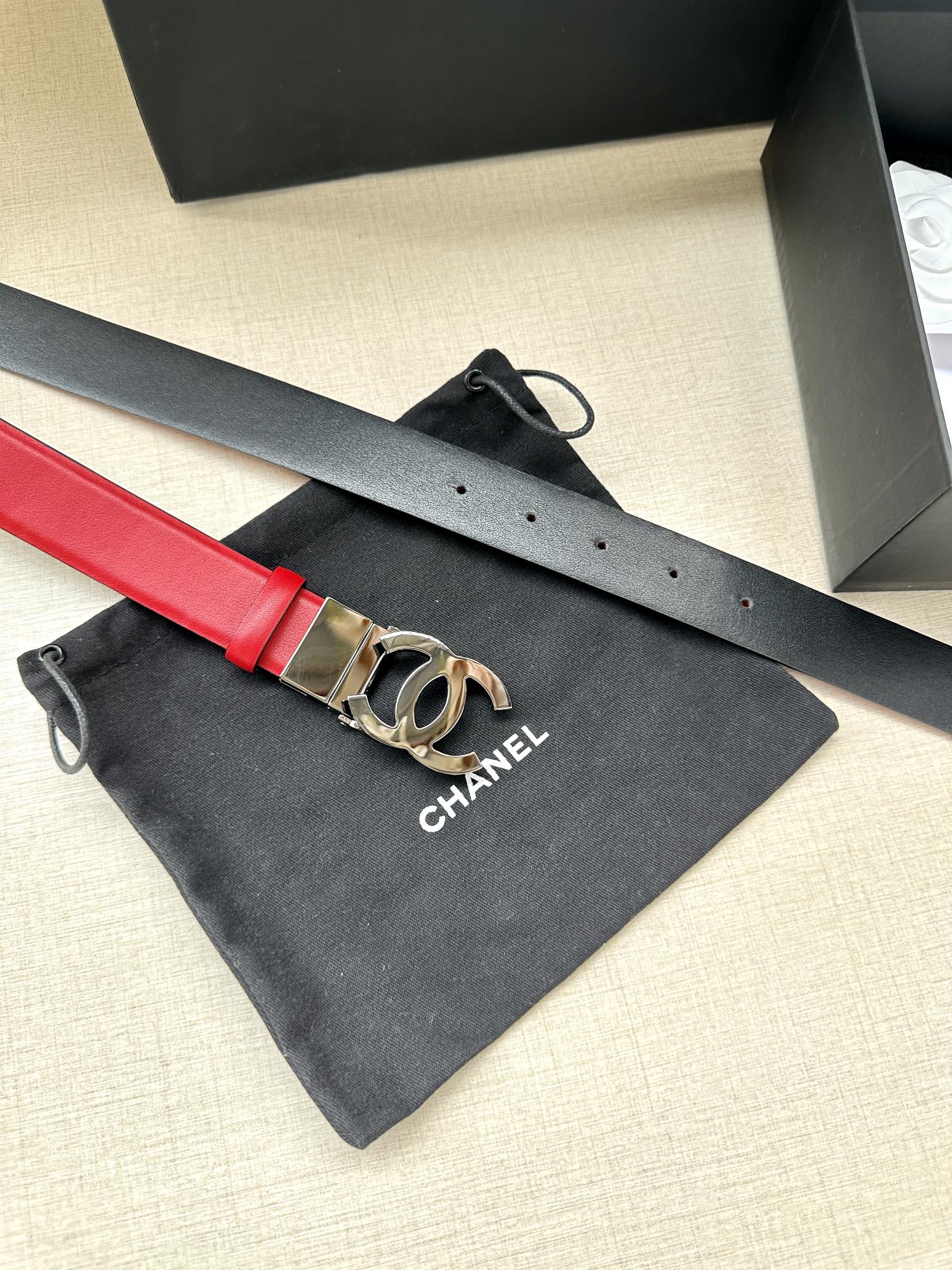 CHANEL 30MM BELT IN CHERRY RED AND BLACK CALFSKIN WITH GOLD HARDWARE