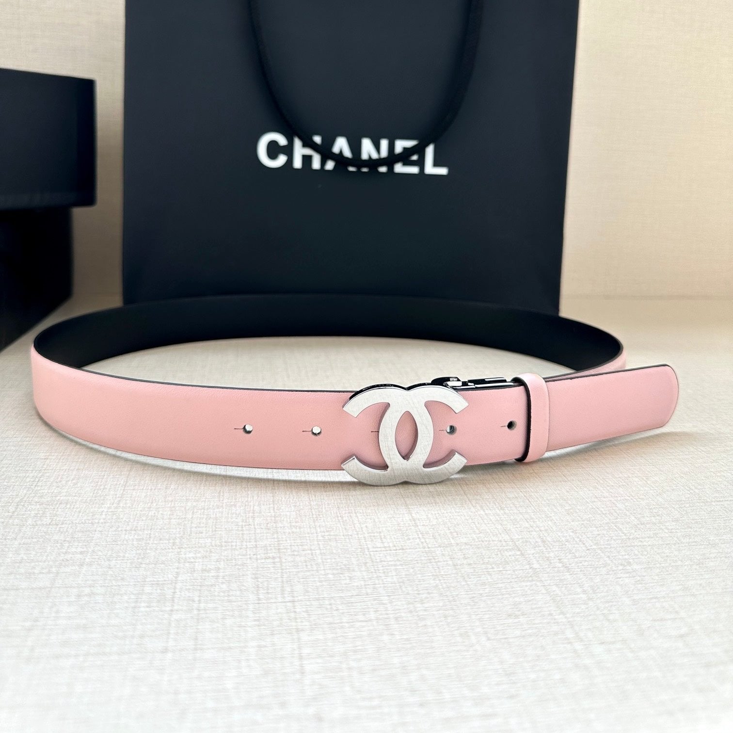 CHANEL 30MM BELT IN LIGHT PINK AND BLACK CALFSKIN WITH SILVER HARDWARE
