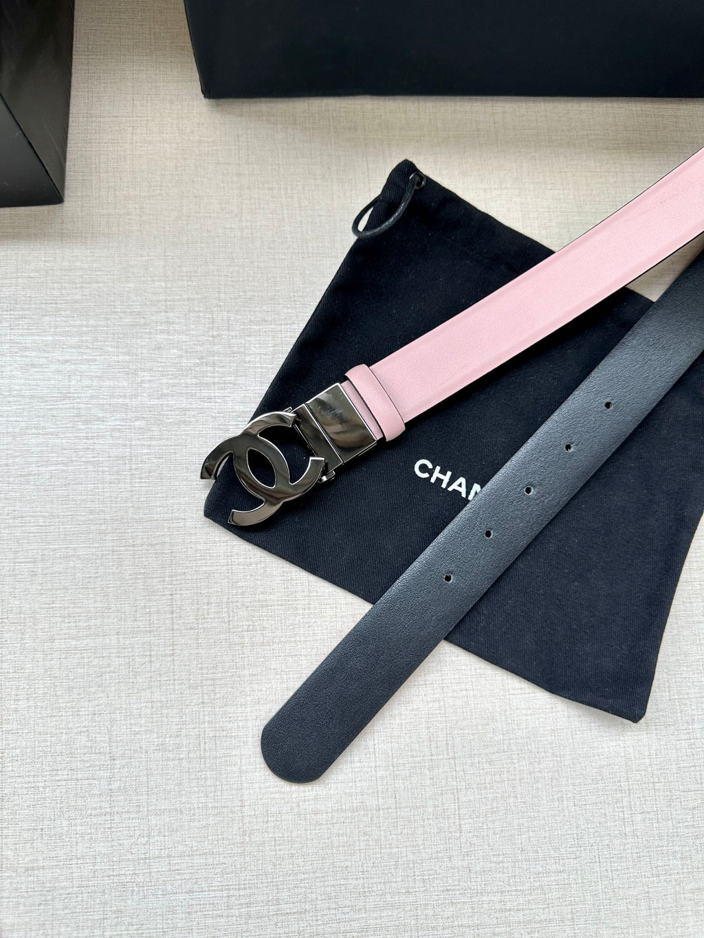 CHANEL 30MM BELT IN LIGHT PINK AND BLACK CALFSKIN WITH SILVER HARDWARE