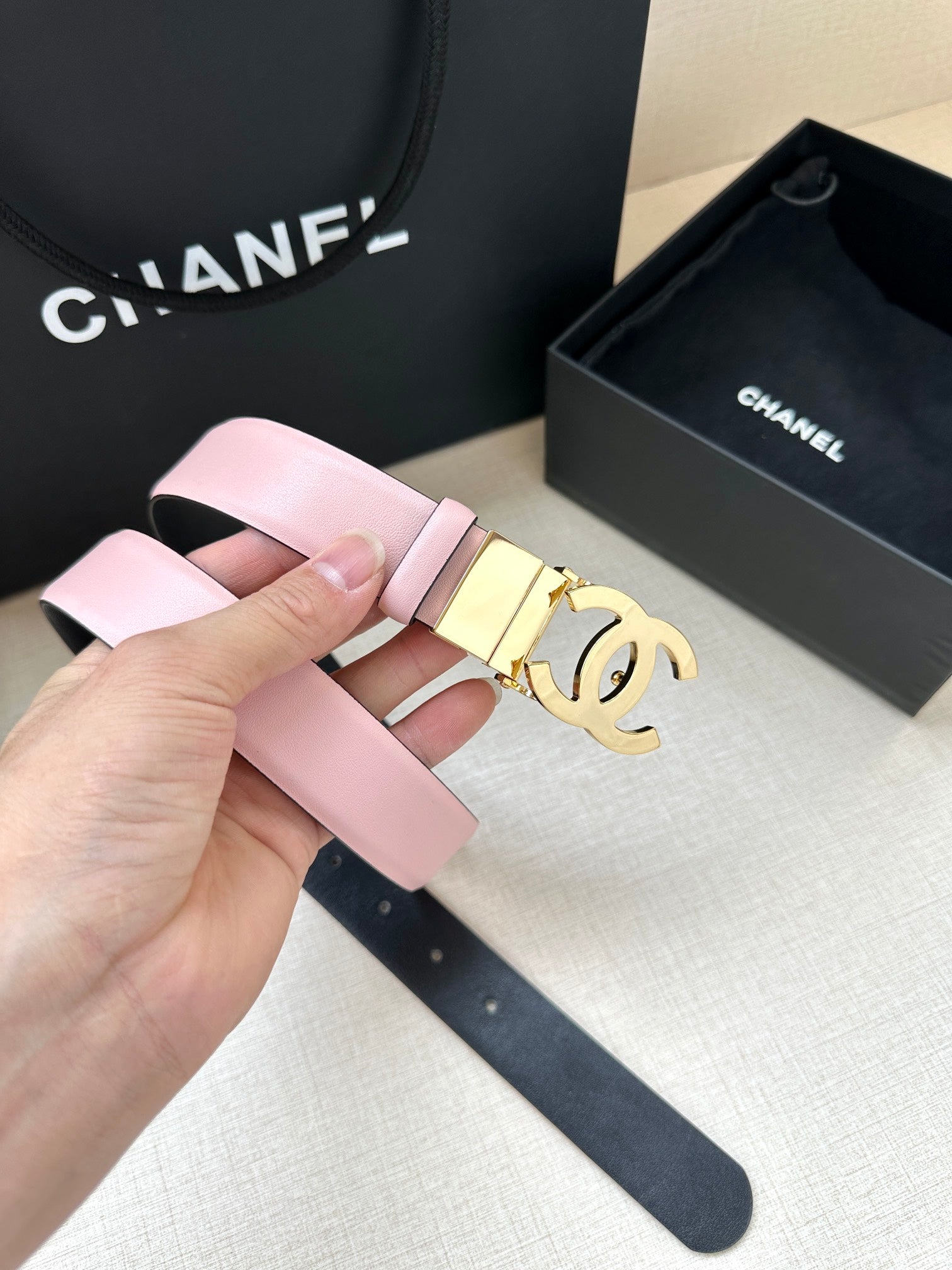 CHANEL 30MM BELT IN LIGHT PINK AND BLACK CALFSKIN WITH GOLD HARDWARE