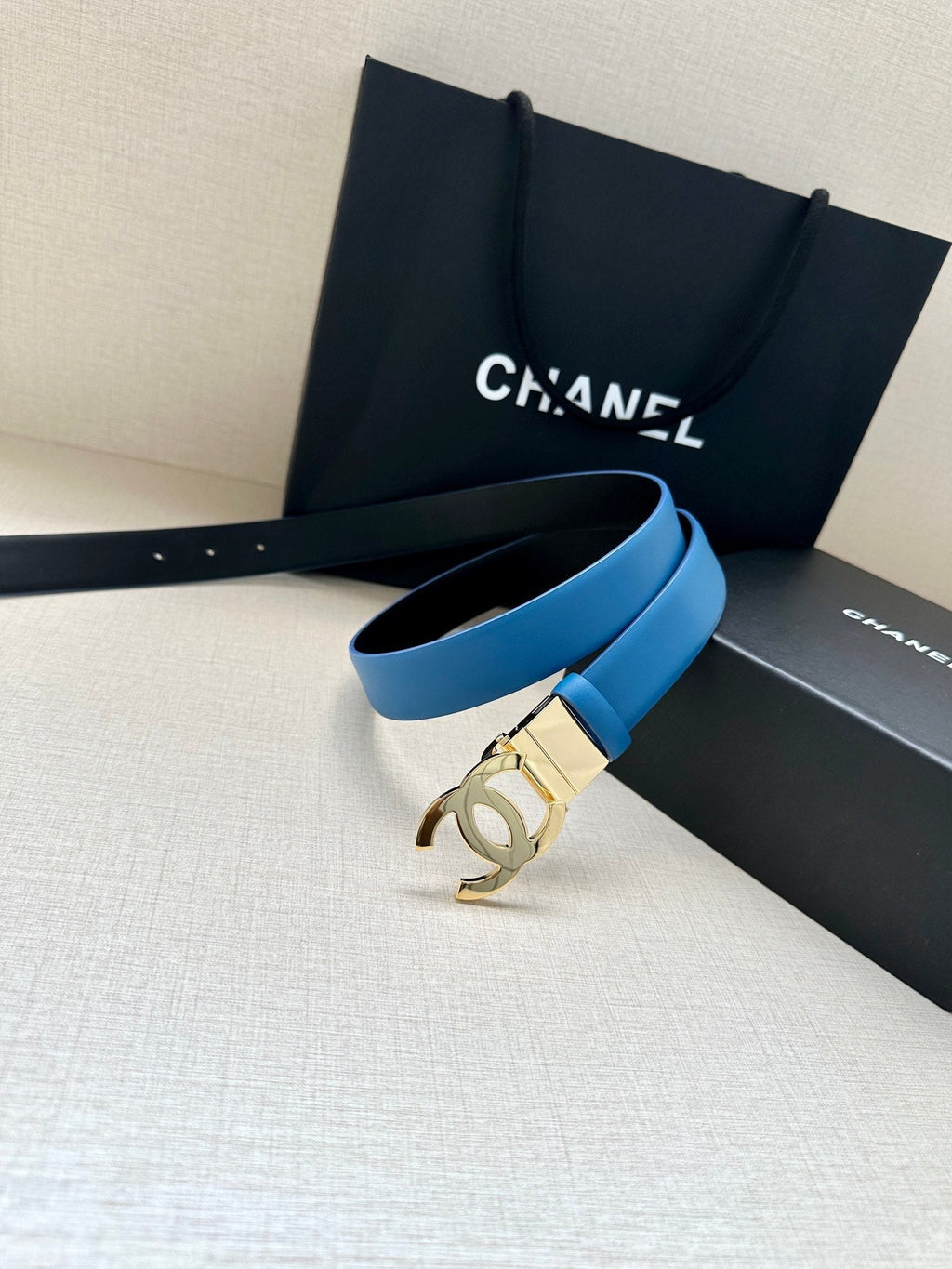 CHANEL 30MM BELT IN BLUE AND BLACK CALFSKIN WITH GOLD HARDWARE