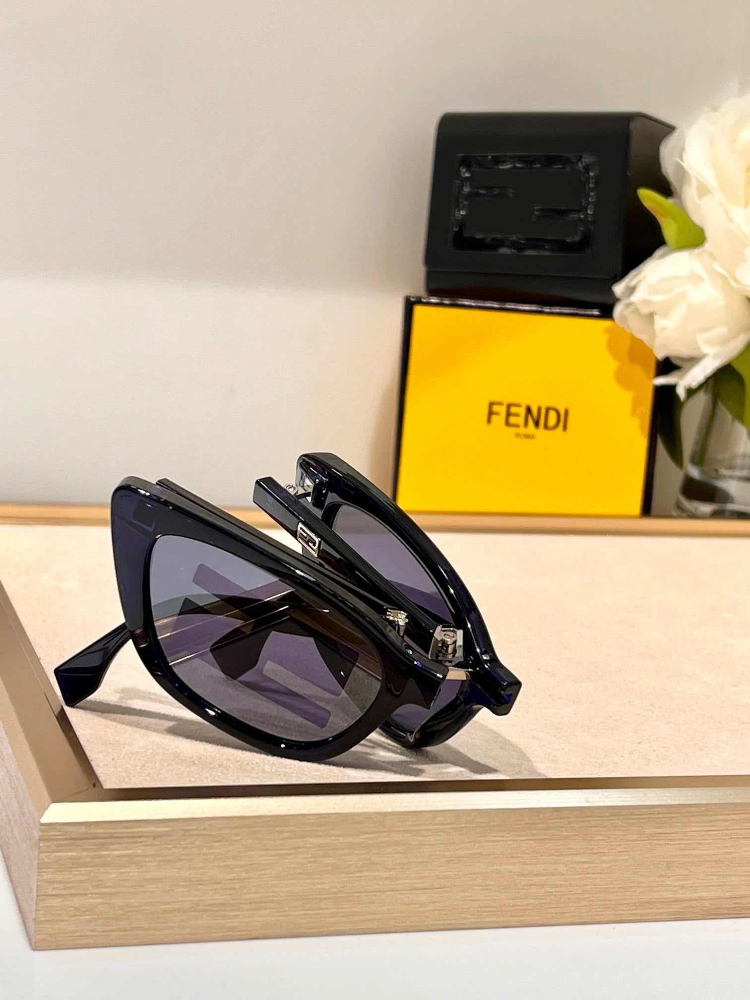 FENDI FOLDABLE FF DIAMONDS CAT EYE SUNGLASSES 548844 IN ACETATE