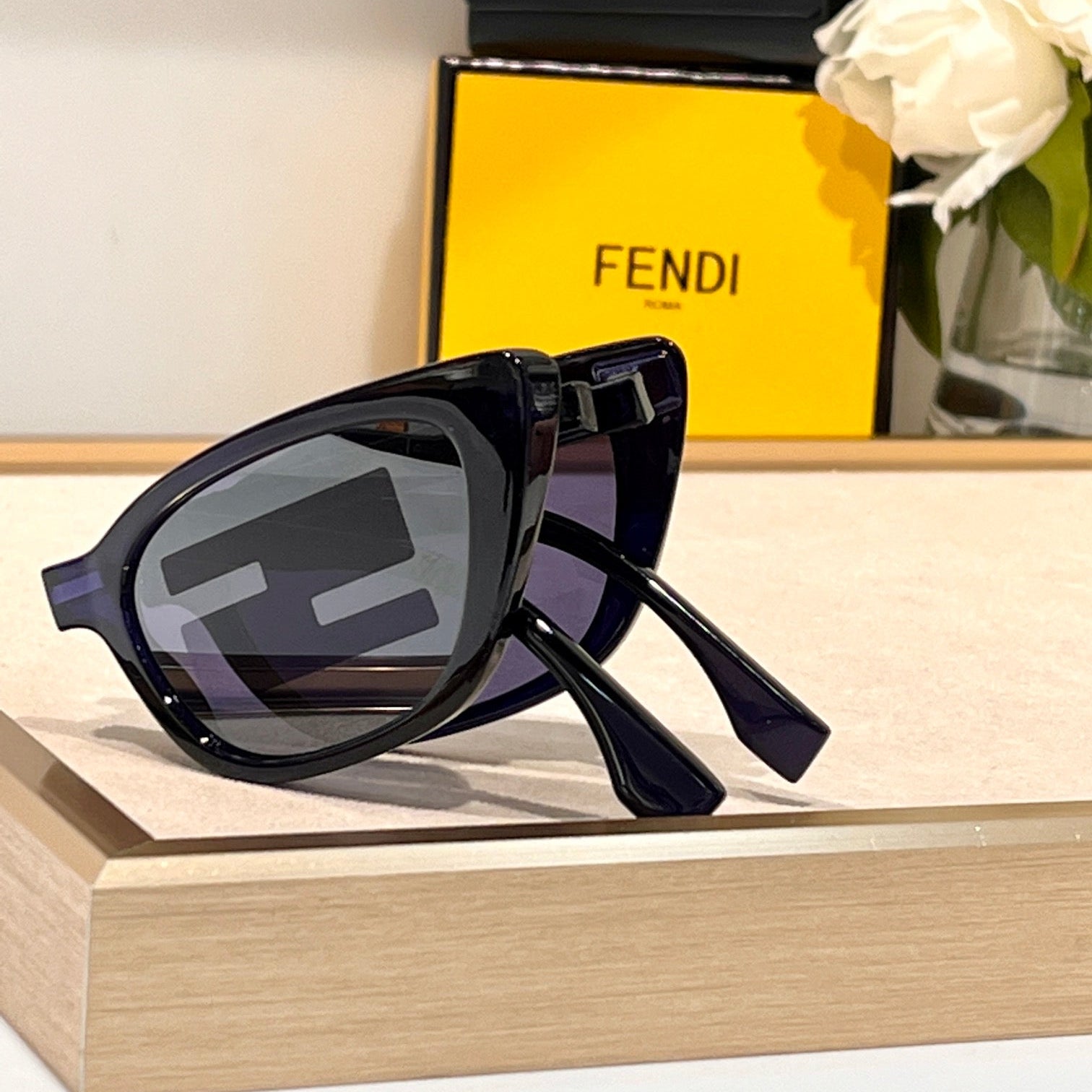 FENDI FOLDABLE FF DIAMONDS CAT EYE SUNGLASSES 548844 IN ACETATE