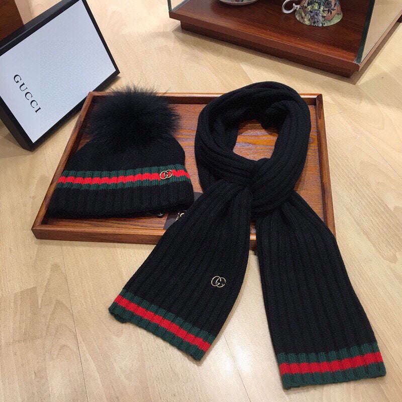 GUCCI SET SCARF AND HAT IN BLACK WOOL AND CASHMERE 945027