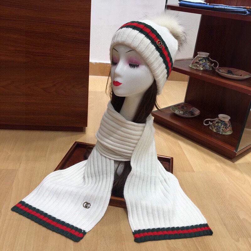 GUCCI SET SCARF AND HAT IN WHITE WOOL AND CASHMERE 945028