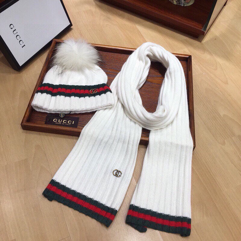 GUCCI SET SCARF AND HAT IN WHITE WOOL AND CASHMERE 945028