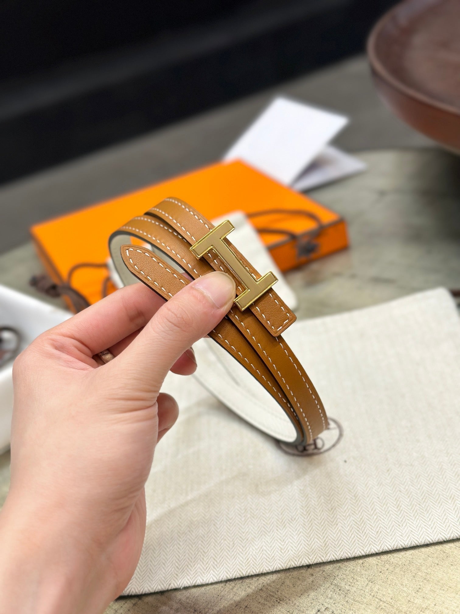 HERMES FOCUS BUCKLE & REVERSIBLE BRONZE BROWN AND WHITE LEATHER STRAP 13MM GOLD HARDWARE