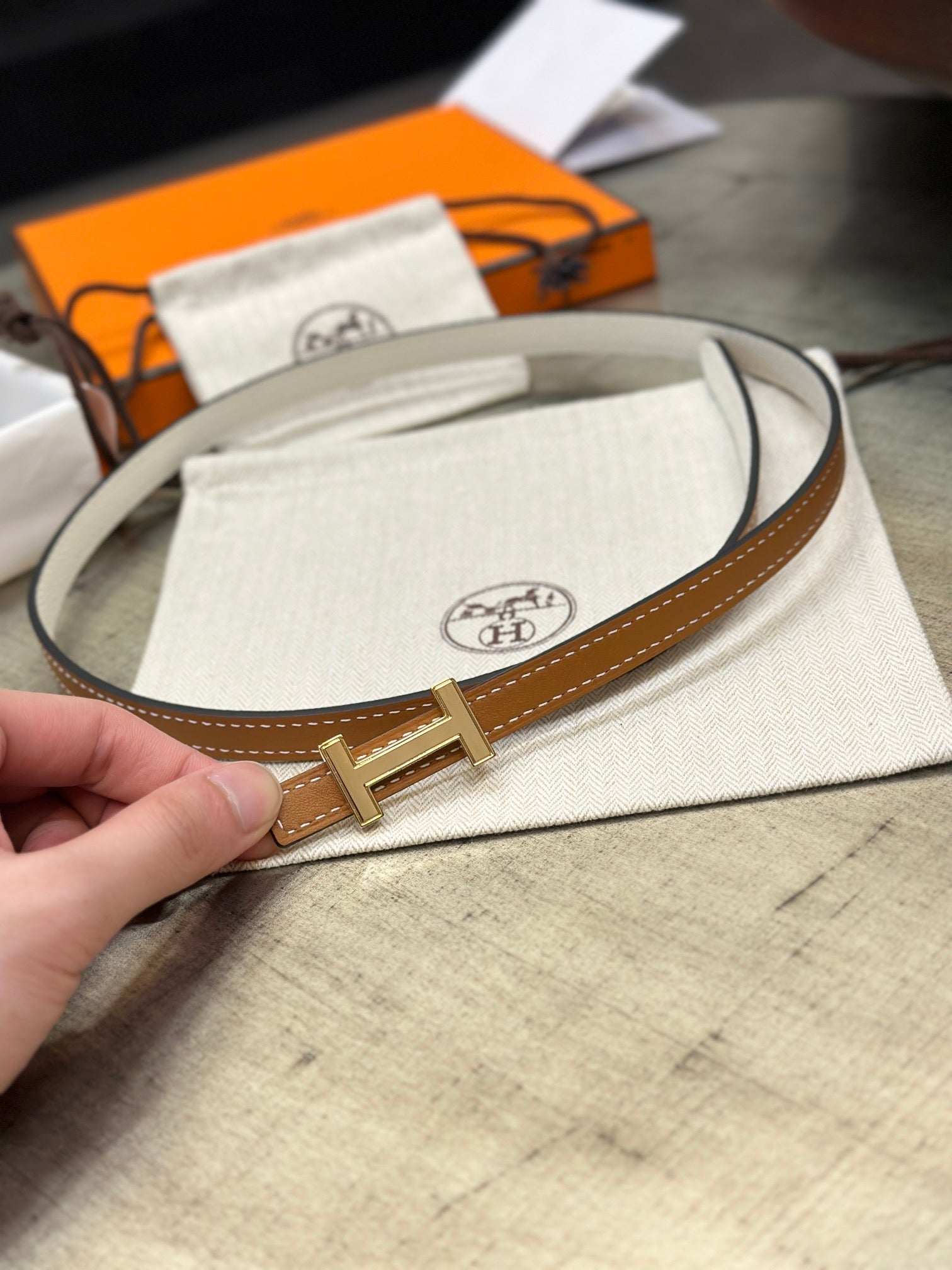 HERMES FOCUS BUCKLE & REVERSIBLE BRONZE BROWN AND WHITE LEATHER STRAP 13MM GOLD HARDWARE