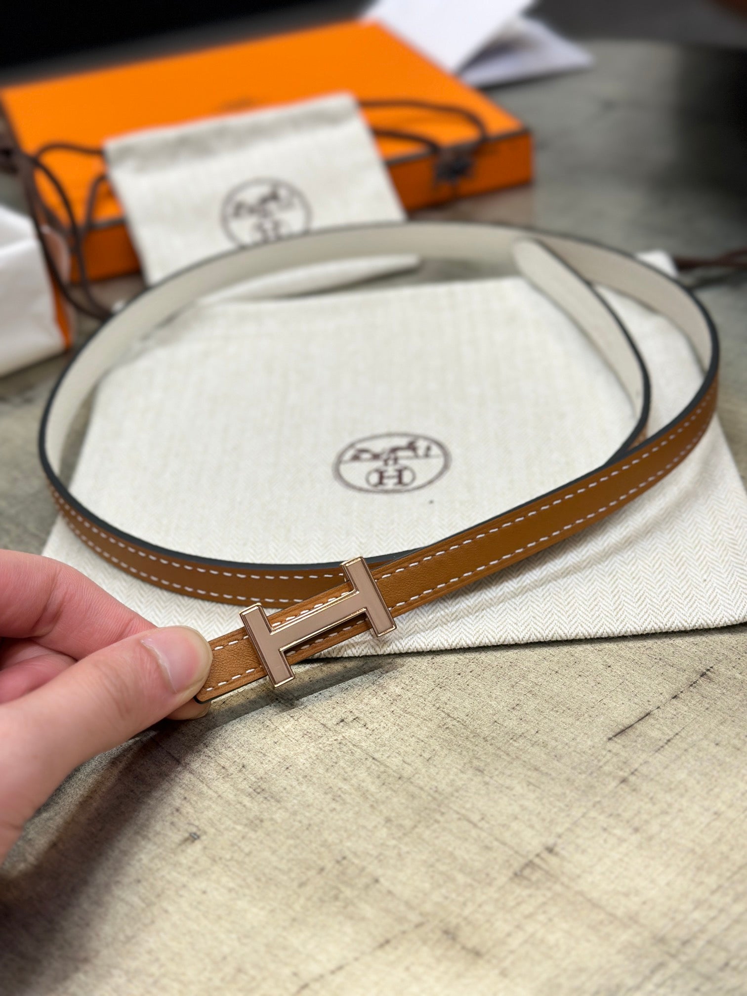 HERMES FOCUS BUCKLE & REVERSIBLE BRONZE BROWN AND WHITE LEATHER STRAP 13MM COPPER HARDWARE