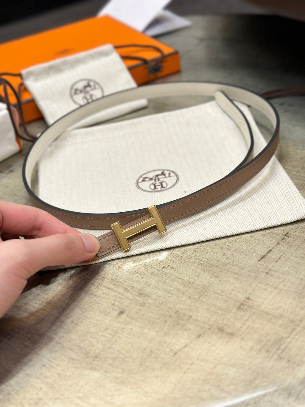 HERMES FOCUS BUCKLE & REVERSIBLE PEANUT BROWN AND WHITE LEATHER STRAP 13MM GOLD HARDWARE