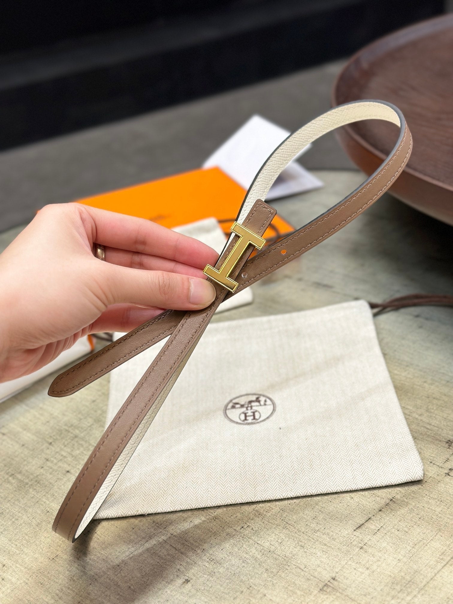 HERMES FOCUS BUCKLE & REVERSIBLE PEANUT BROWN AND WHITE LEATHER STRAP 13MM GOLD HARDWARE