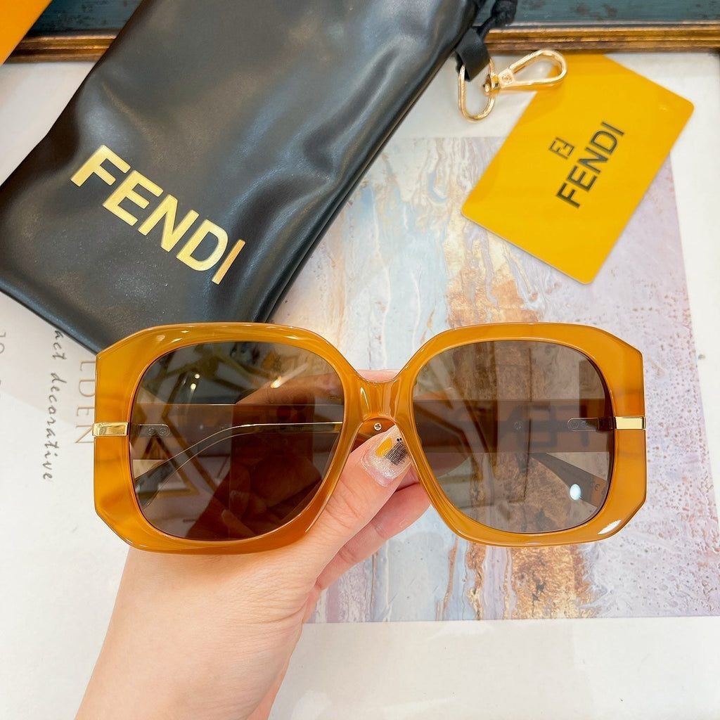 FENDI OVERSIZED FF DIAMONDS SQUARE FRAME SUNGLASSES FE40065F IN ACETATE
