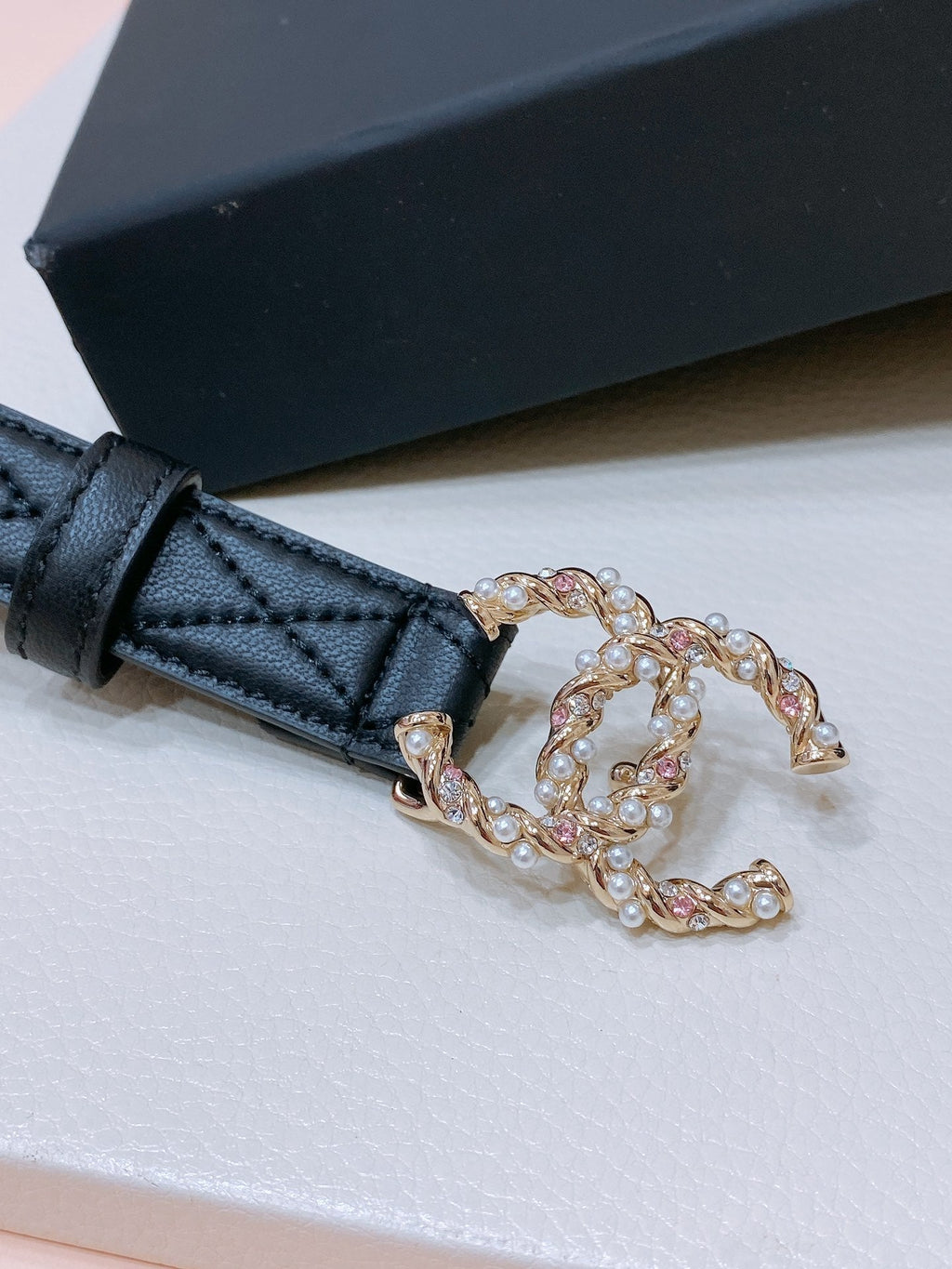 CHANEL BELT 20MM IN BLACK EMBROIDERED CALFSKIN GOLD HARDWARE ATTACH PEARLS