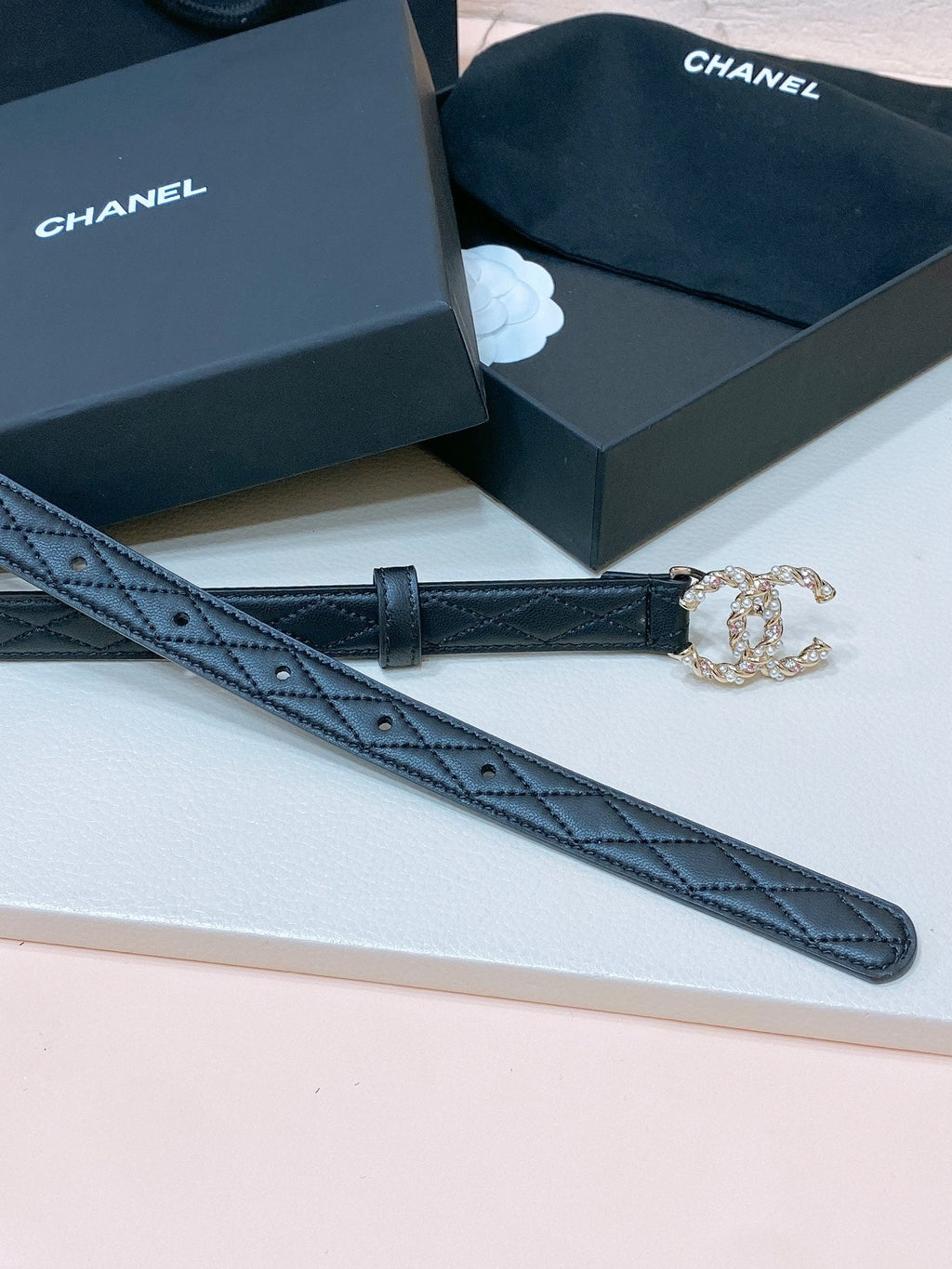 CHANEL BELT 20MM IN BLACK EMBROIDERED CALFSKIN GOLD HARDWARE ATTACH PEARLS