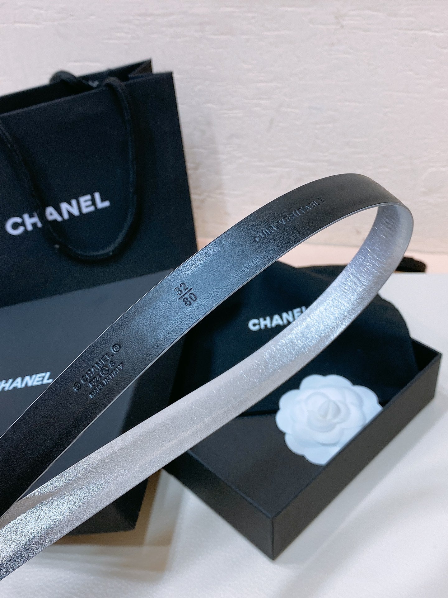 CHANEL BELT 20MM IN SILVER GREY CALFSKIN GOLD HARDWARE ATTACH PEARLS