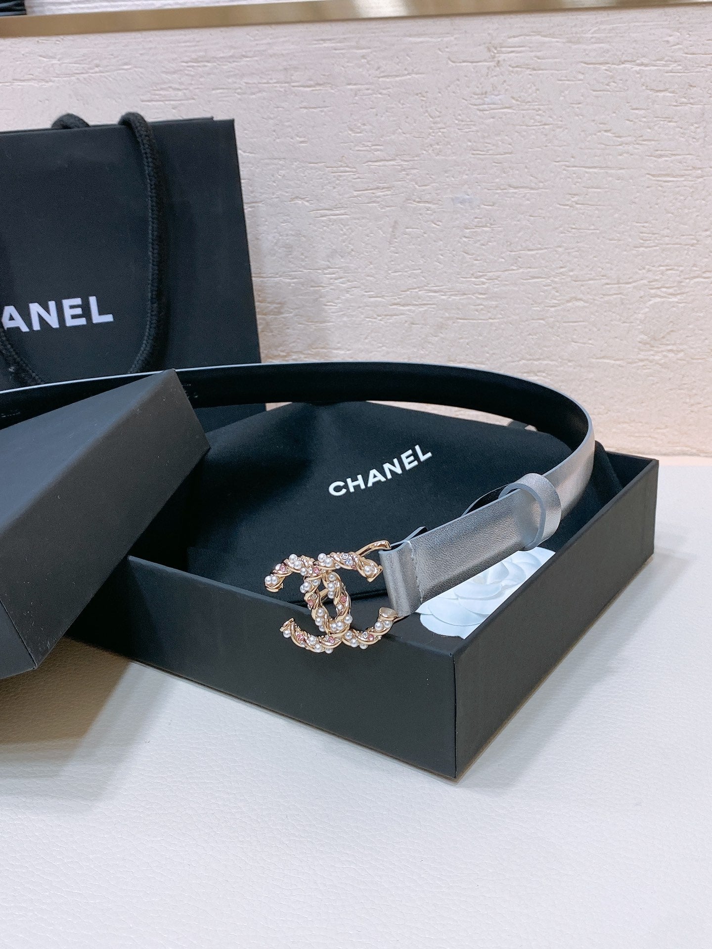 CHANEL BELT 20MM IN SILVER GREY CALFSKIN GOLD HARDWARE ATTACH PEARLS