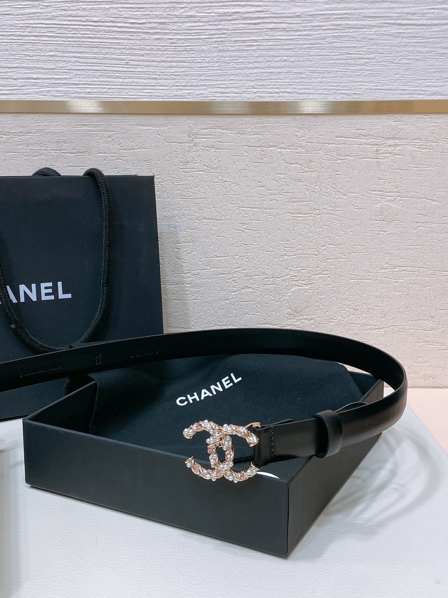 CHANEL BELT 20MM IN BLACK CALFSKIN GOLD HARDWARE ATTACH PEARLS