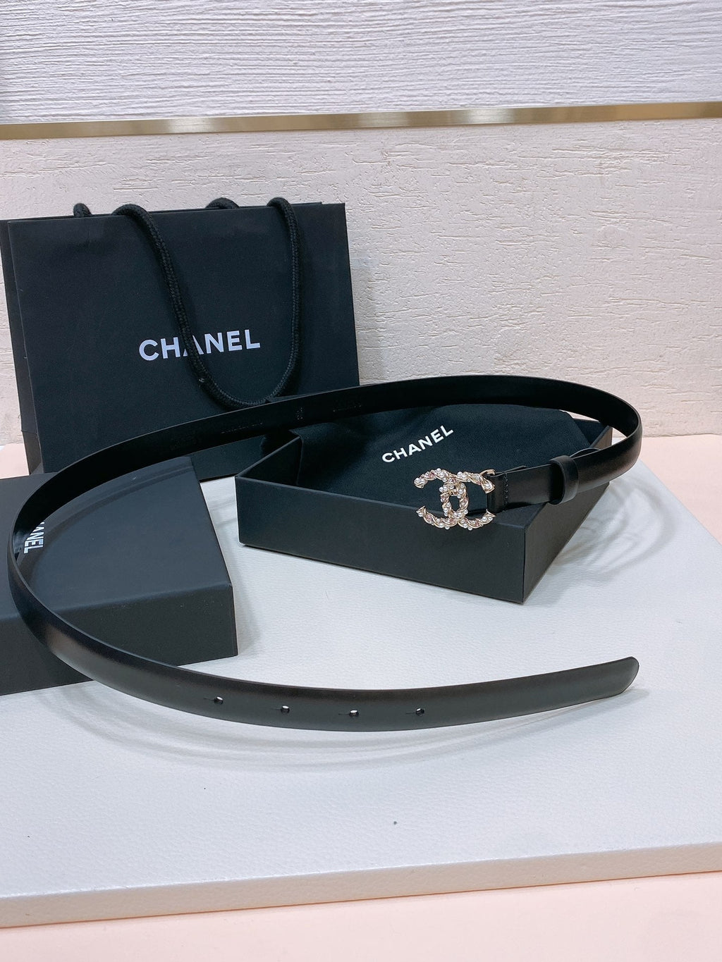 CHANEL BELT 20MM IN BLACK CALFSKIN GOLD HARDWARE ATTACH PEARLS