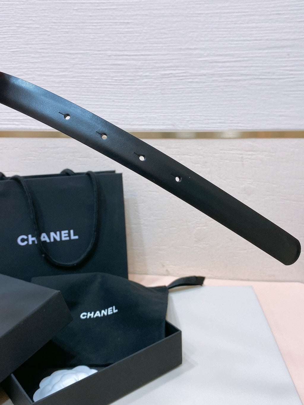 CHANEL BELT 20MM IN BLACK CALFSKIN GOLD HARDWARE ATTACH PEARLS