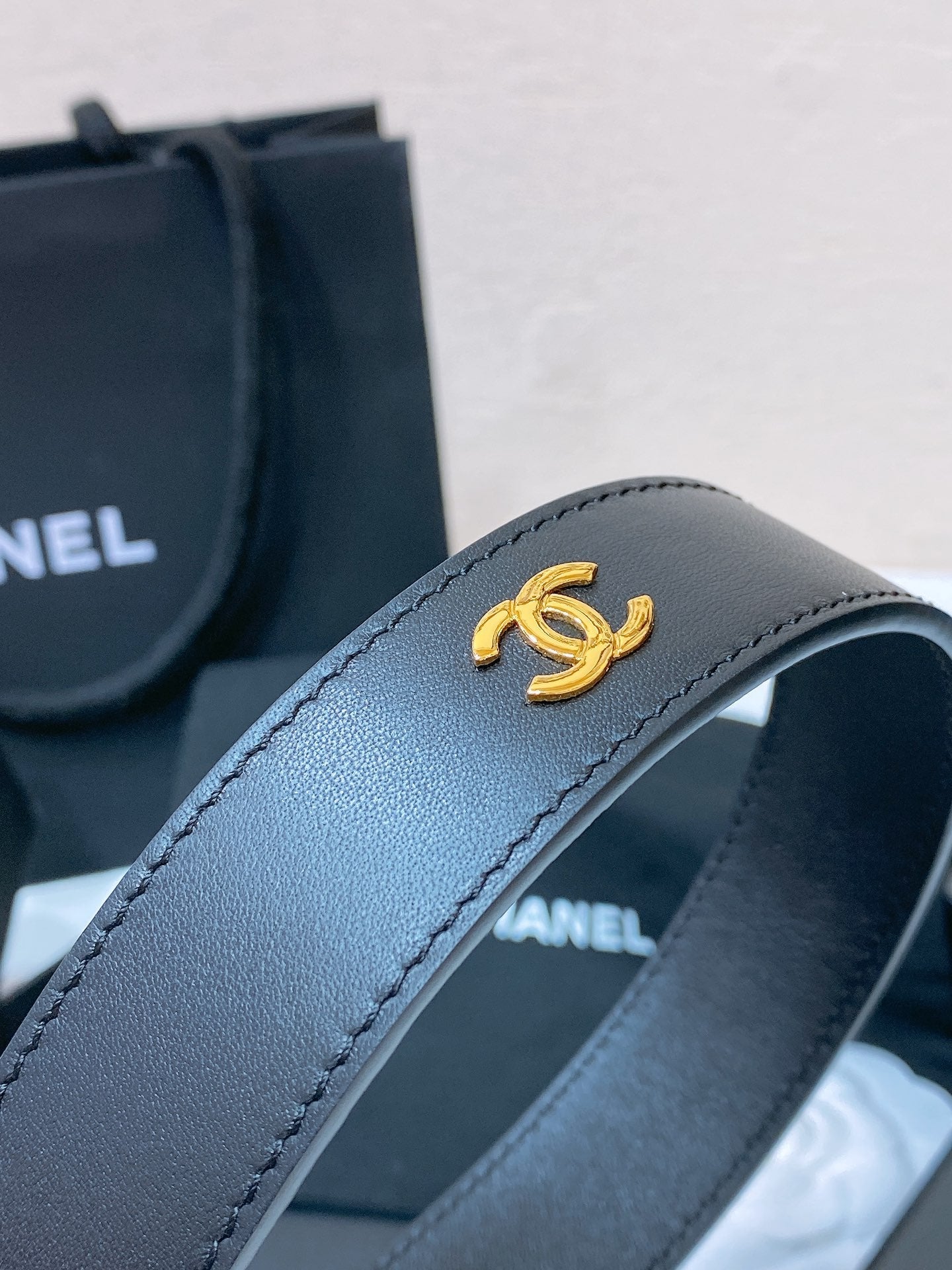 CHANEL BELT 30MM IN BLACK SMOOTH CALFSKIN GOLD MIX BLACK HARDWARE