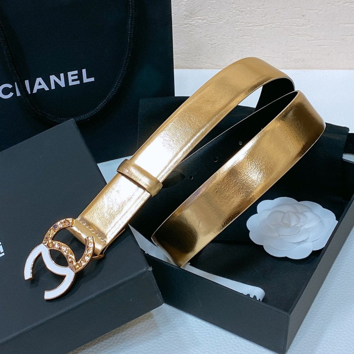 CHANEL BELT 30MM IN GOLD SMOOTH CALFSKIN GOLD MIX WHITE HARDWARE