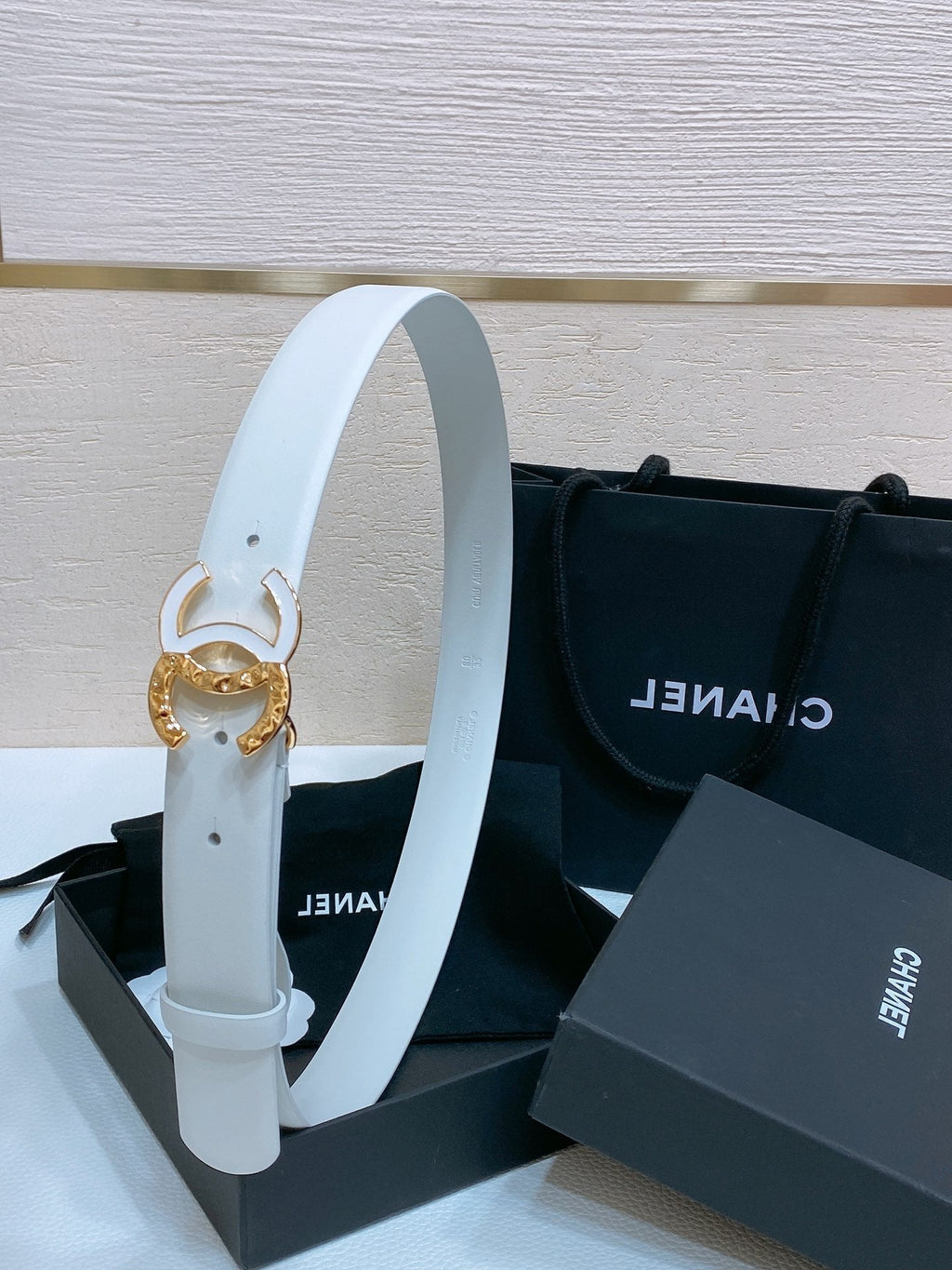 CHANEL BELT 30MM IN WHITE SMOOTH CALFSKIN GOLD MIX WHITE METAL LOGO