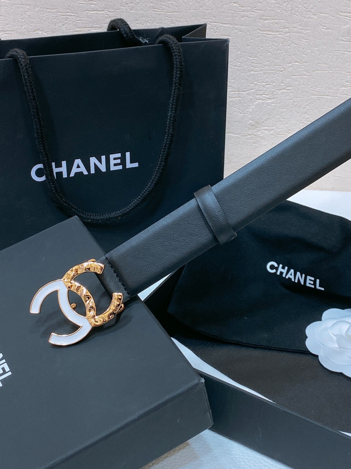 CHANEL BELT 30MM IN BLACK SMOOTH CALFSKIN GOLD MIX WHITE METAL LOGO