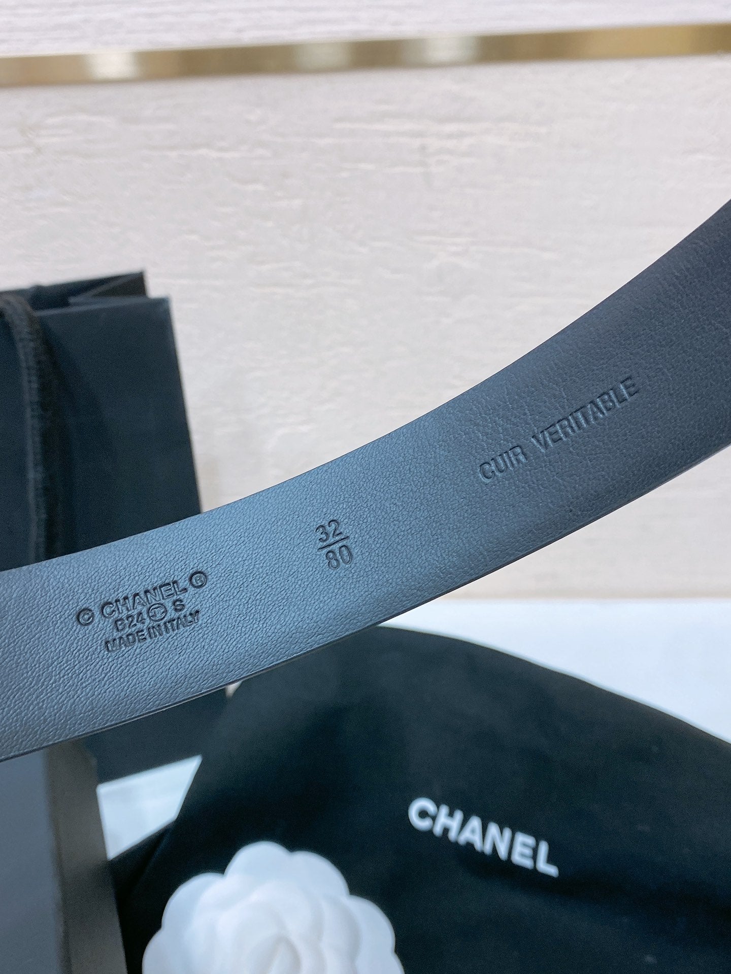 CHANEL BELT 30MM IN BLACK SMOOTH CALFSKIN GOLD MIX WHITE METAL LOGO