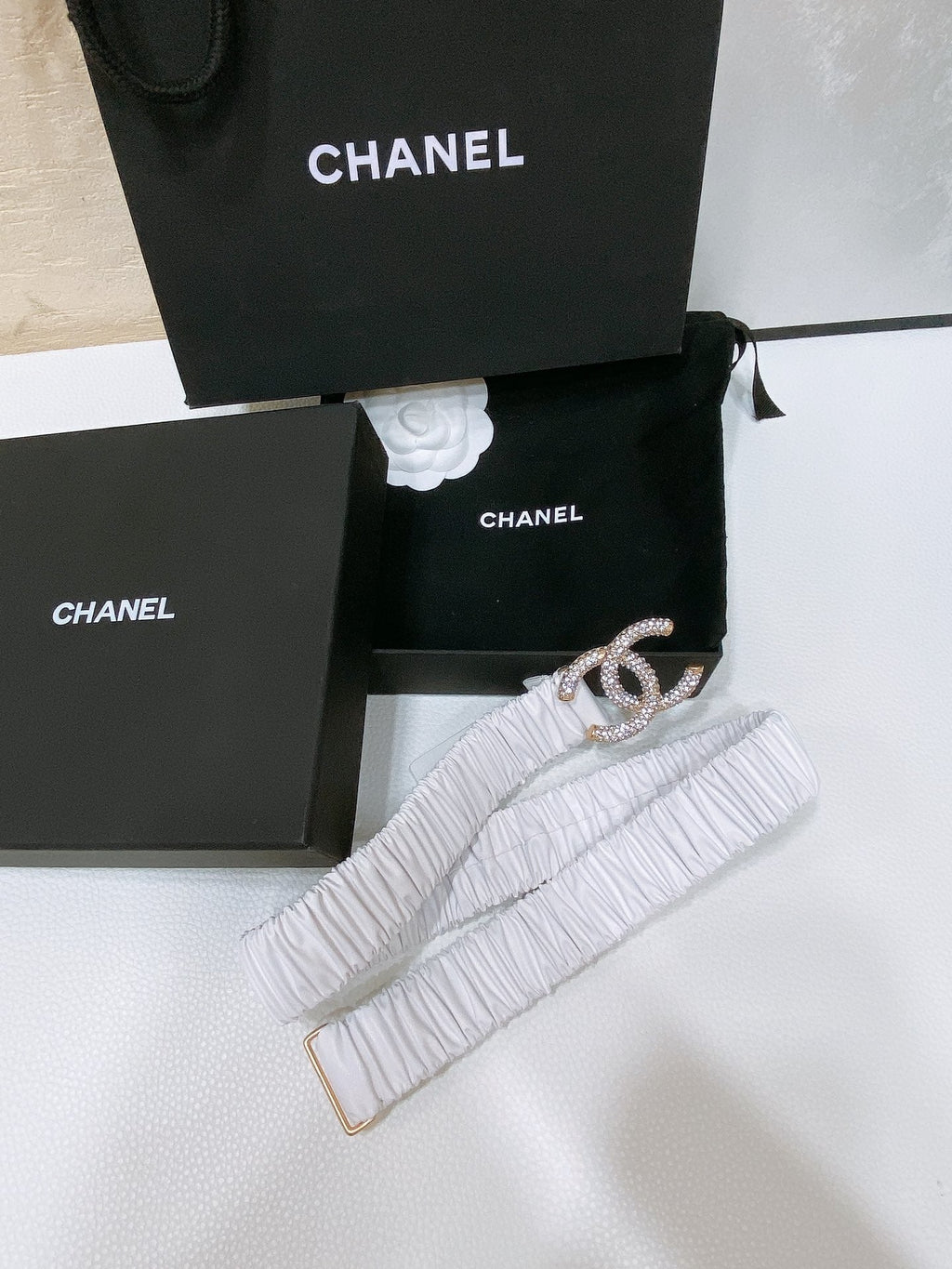 CHANEL ELASTIC BELT 30MM IN WHITE CALFSKIN GOLD HARDWARE WITH RHINSTONES