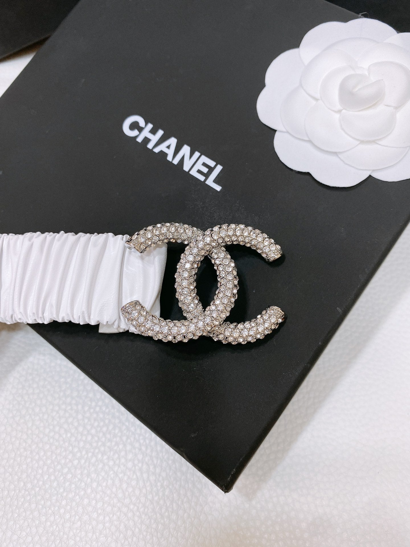 CHANEL ELASTIC BELT 30MM IN WHITE CALFSKIN SILVER HARDWARE WITH RHINSTONES