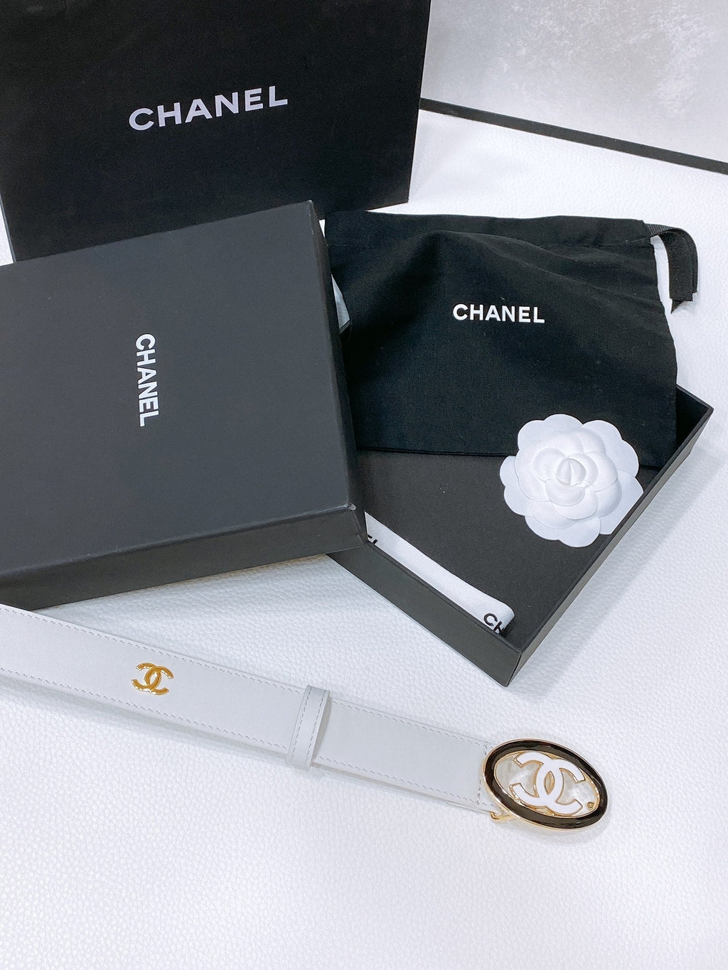 CHANEL 30MM BELT IN WHITE SMOOTH CALFSKIN WHITE MIX BLACK METAL LOGO GOLD HARDWARE