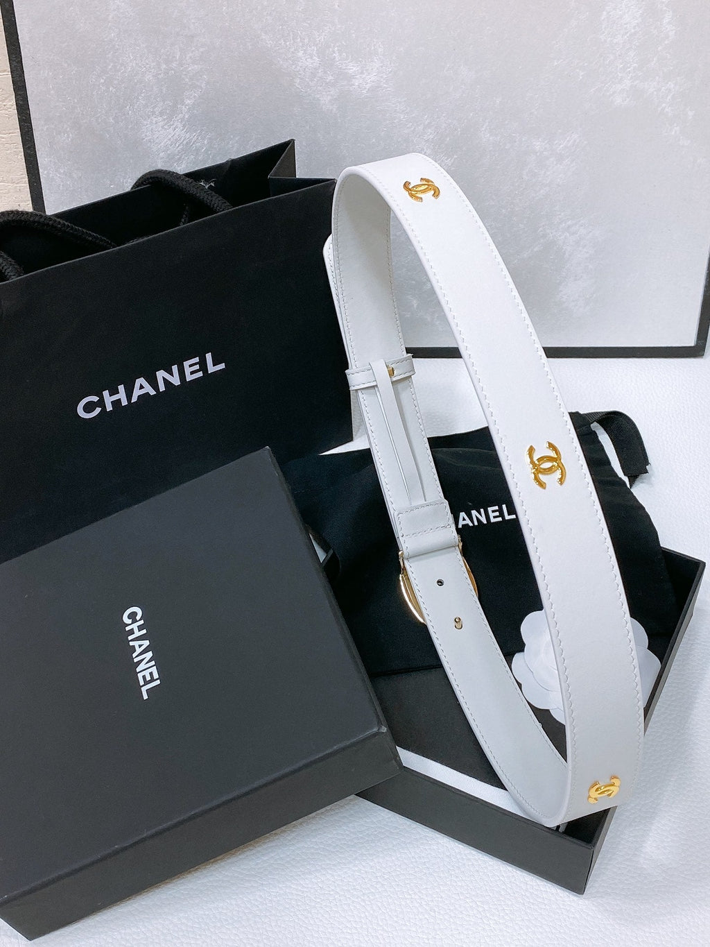 CHANEL 30MM BELT IN WHITE SMOOTH CALFSKIN WHITE MIX BLACK METAL LOGO GOLD HARDWARE