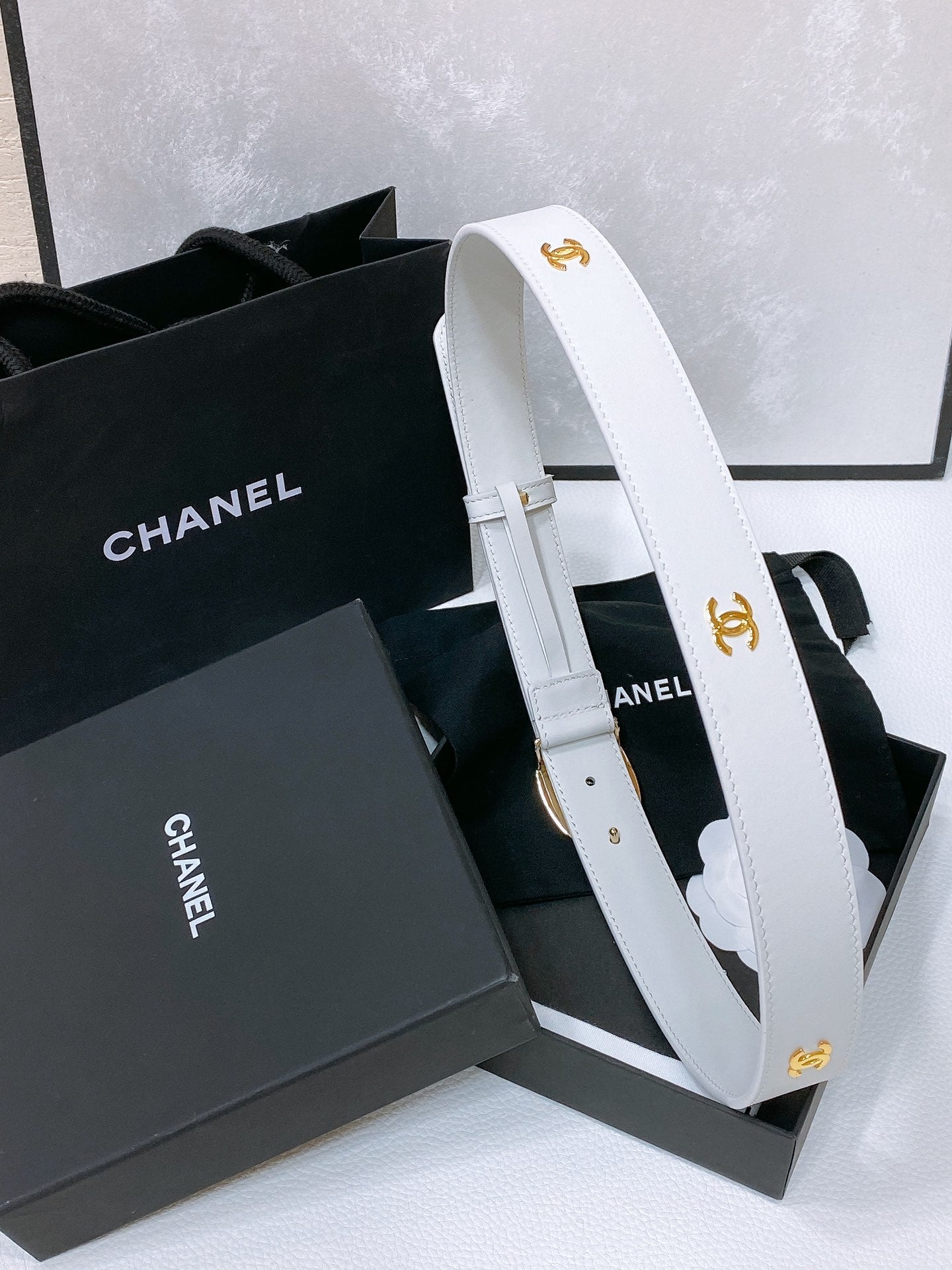 CHANEL 30MM BELT IN WHITE SMOOTH CALFSKIN WHITE MIX BLACK METAL LOGO GOLD HARDWARE