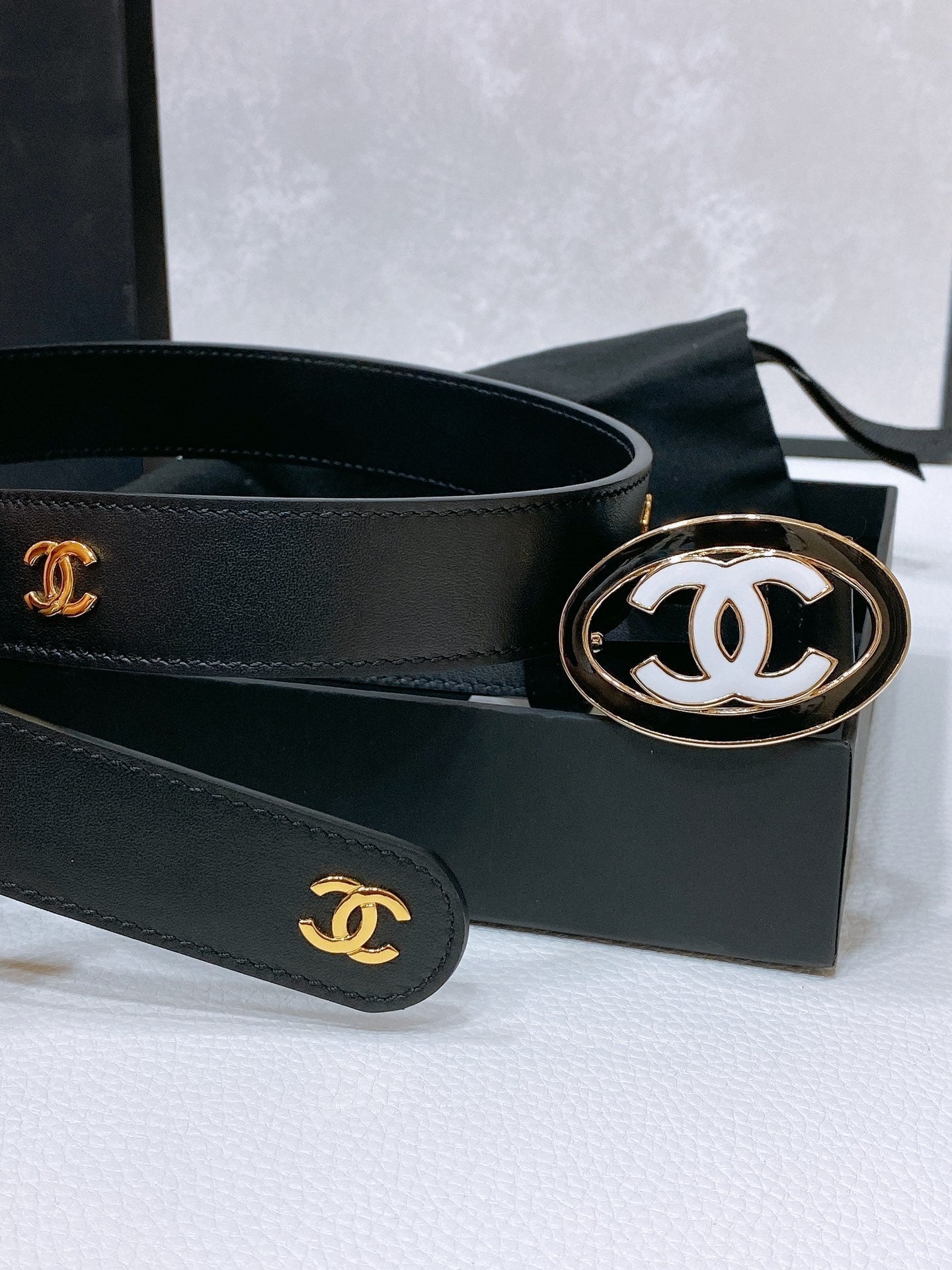 CHANEL 30MM BELT IN BLACK SMOOTH CALFSKIN WHITE MIX BLACK METAL LOGO GOLD HARDWARE