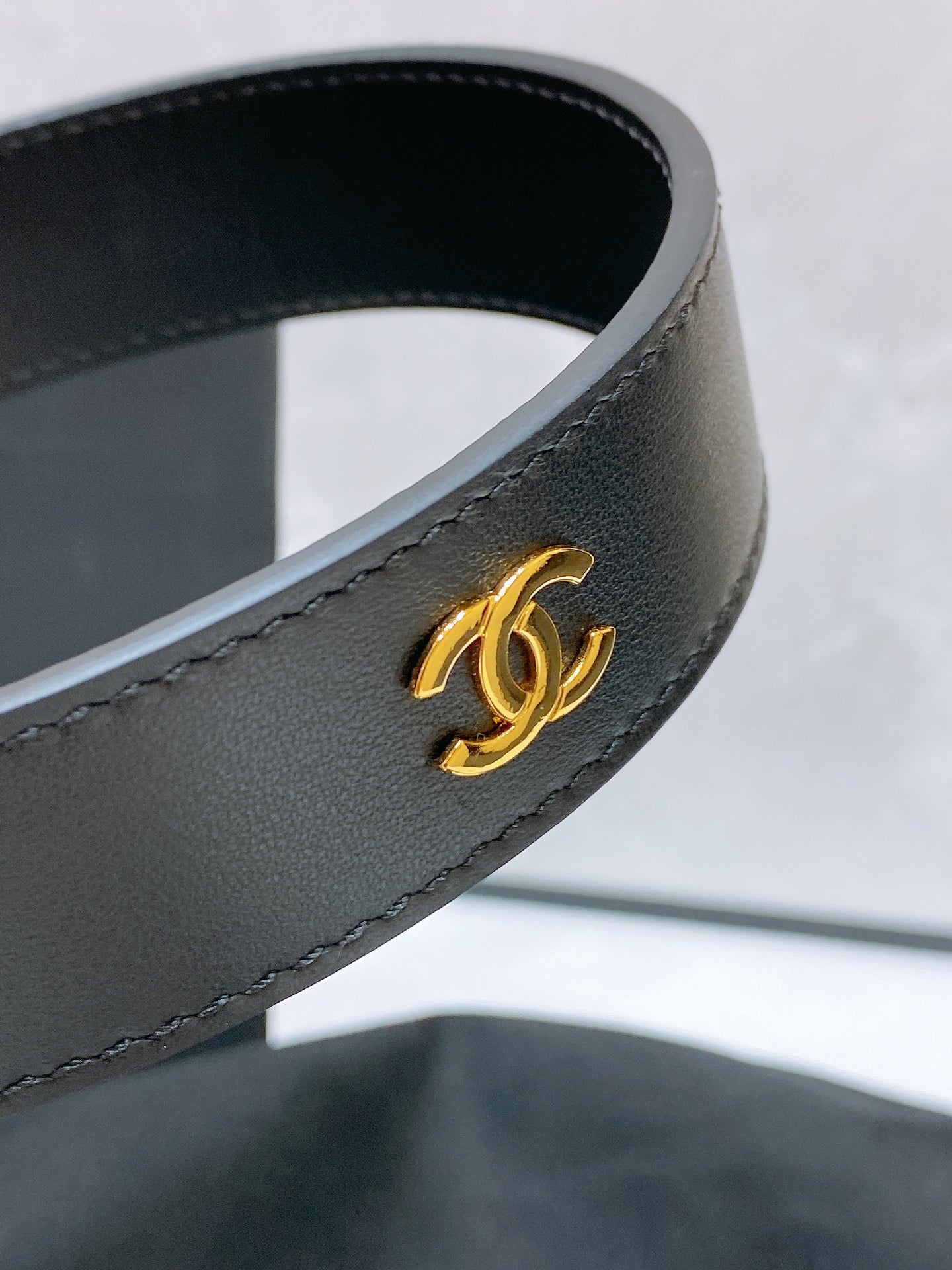 CHANEL 30MM BELT IN BLACK SMOOTH CALFSKIN WHITE MIX BLACK METAL LOGO GOLD HARDWARE