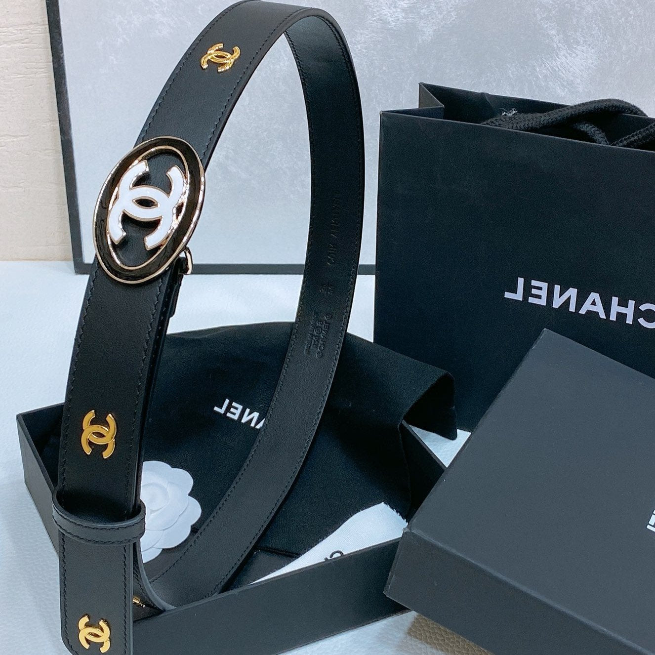 CHANEL 30MM BELT IN BLACK SMOOTH CALFSKIN WHITE MIX BLACK METAL LOGO GOLD HARDWARE