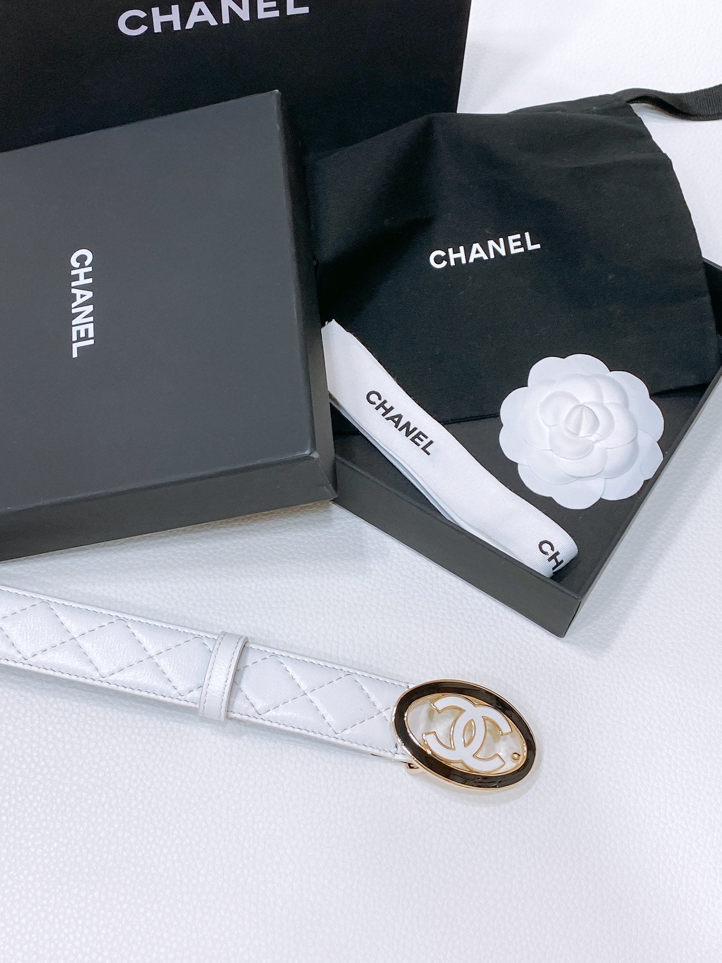 CHANEL 30MM BELT IN WHITE EMBROIDERED CALFSKIN WHITE MIX BLACK METAL LOGO GOLD HARDWARE