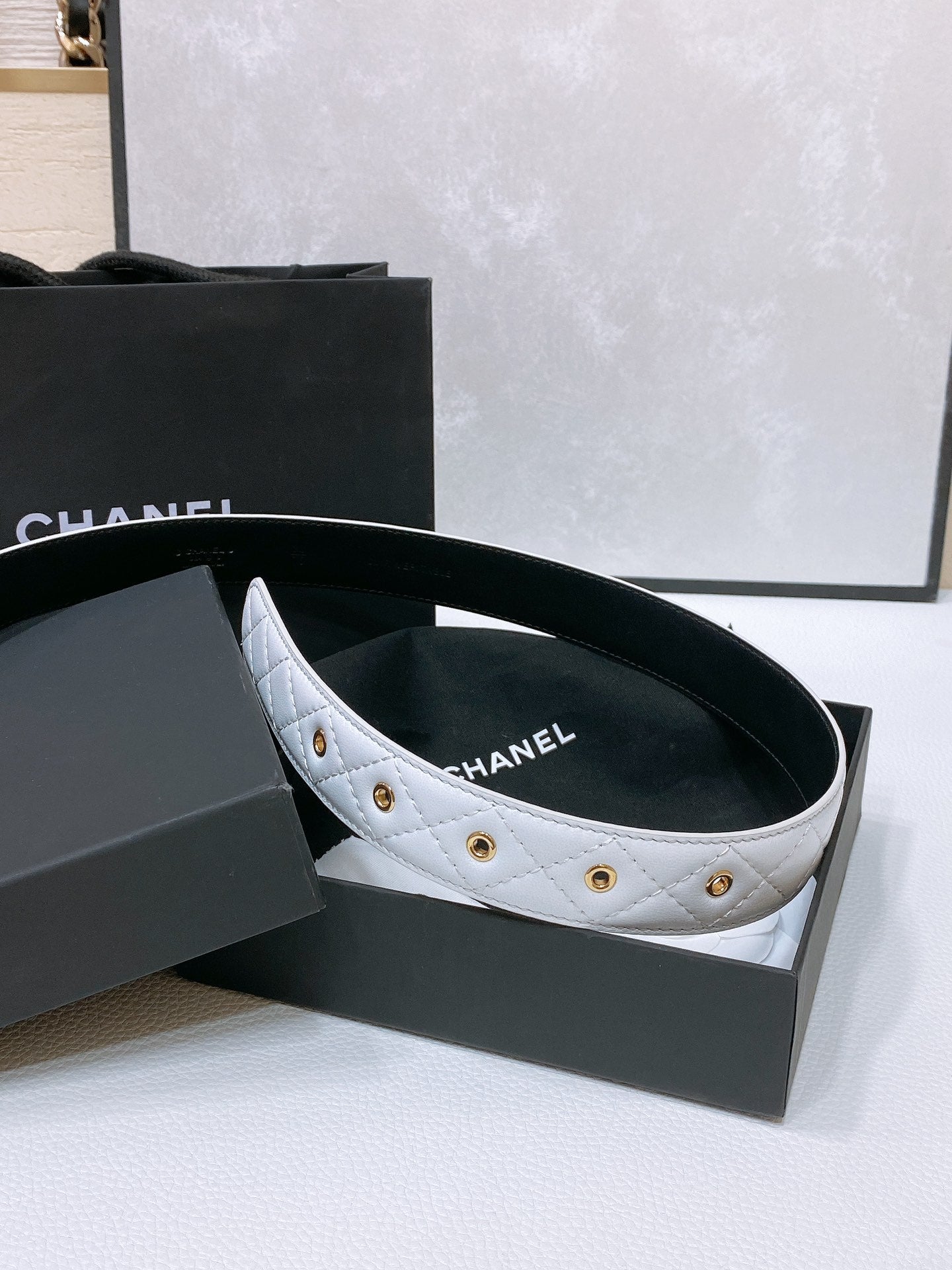 CHANEL 30MM BELT IN WHITE EMBROIDERED CALFSKIN WHITE MIX BLACK METAL LOGO GOLD HARDWARE