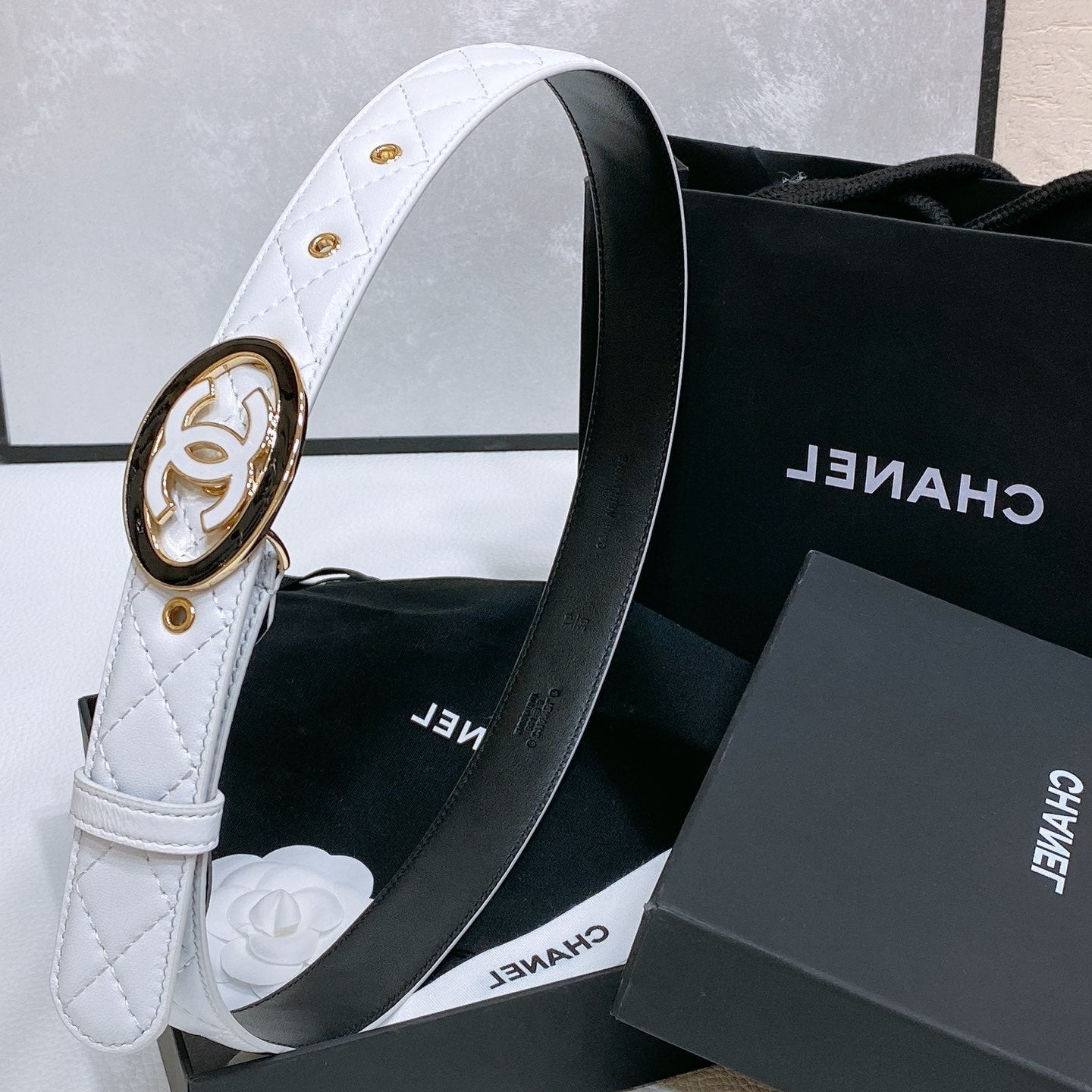 CHANEL 30MM BELT IN WHITE EMBROIDERED CALFSKIN WHITE MIX BLACK METAL LOGO GOLD HARDWARE