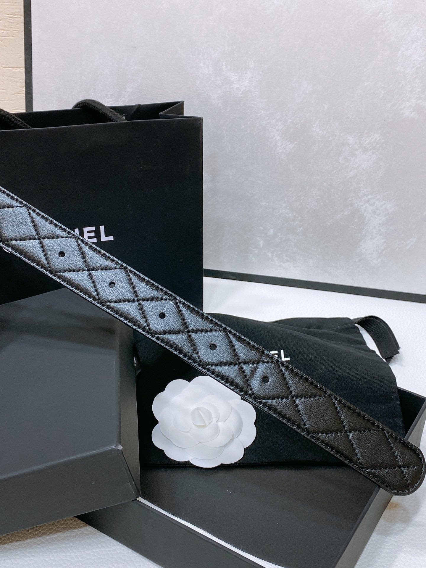CHANEL 30MM BELT IN BLACK EMBROIDERED CALFSKIN WHITE MIX BLACK METAL HARDWARE