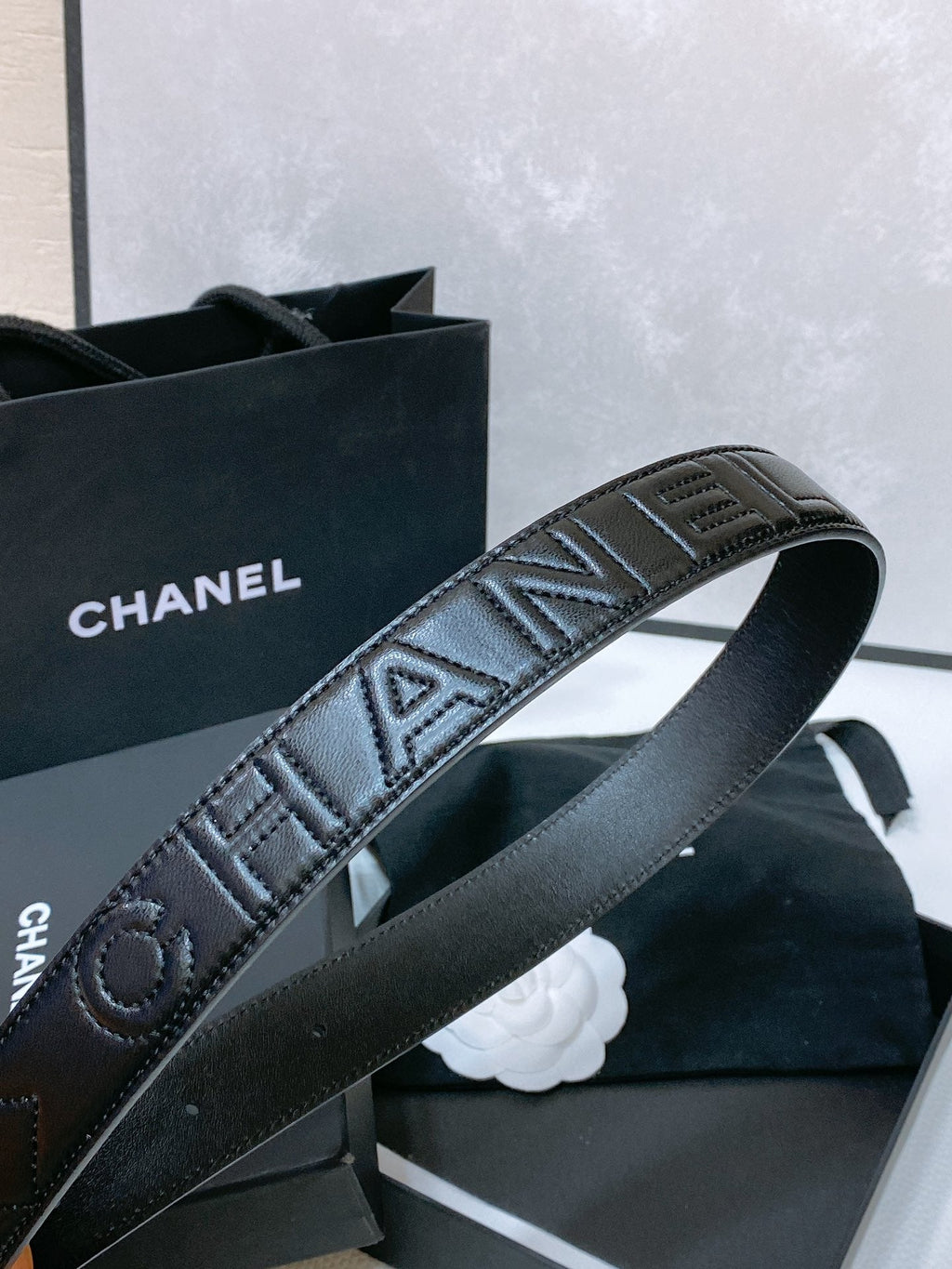CHANEL 30MM BELT IN BLACK EMBROIDERED CALFSKIN WHITE MIX BLACK METAL HARDWARE